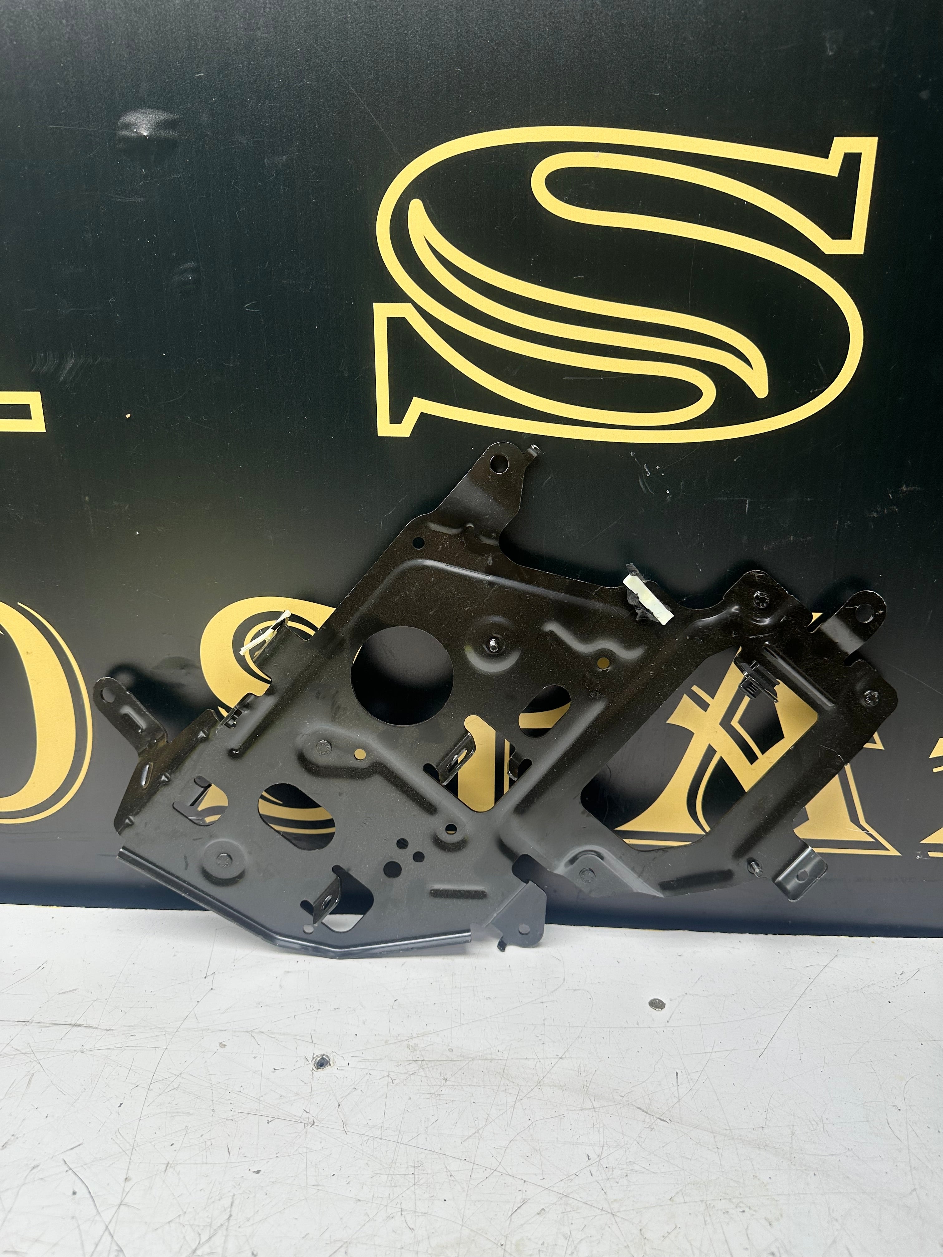 BMW X3 / X4 Series Audio Amplifier Holder Bracket (G01 / G02 / F97 / F98 LCI) (2017–2024)(8794755)