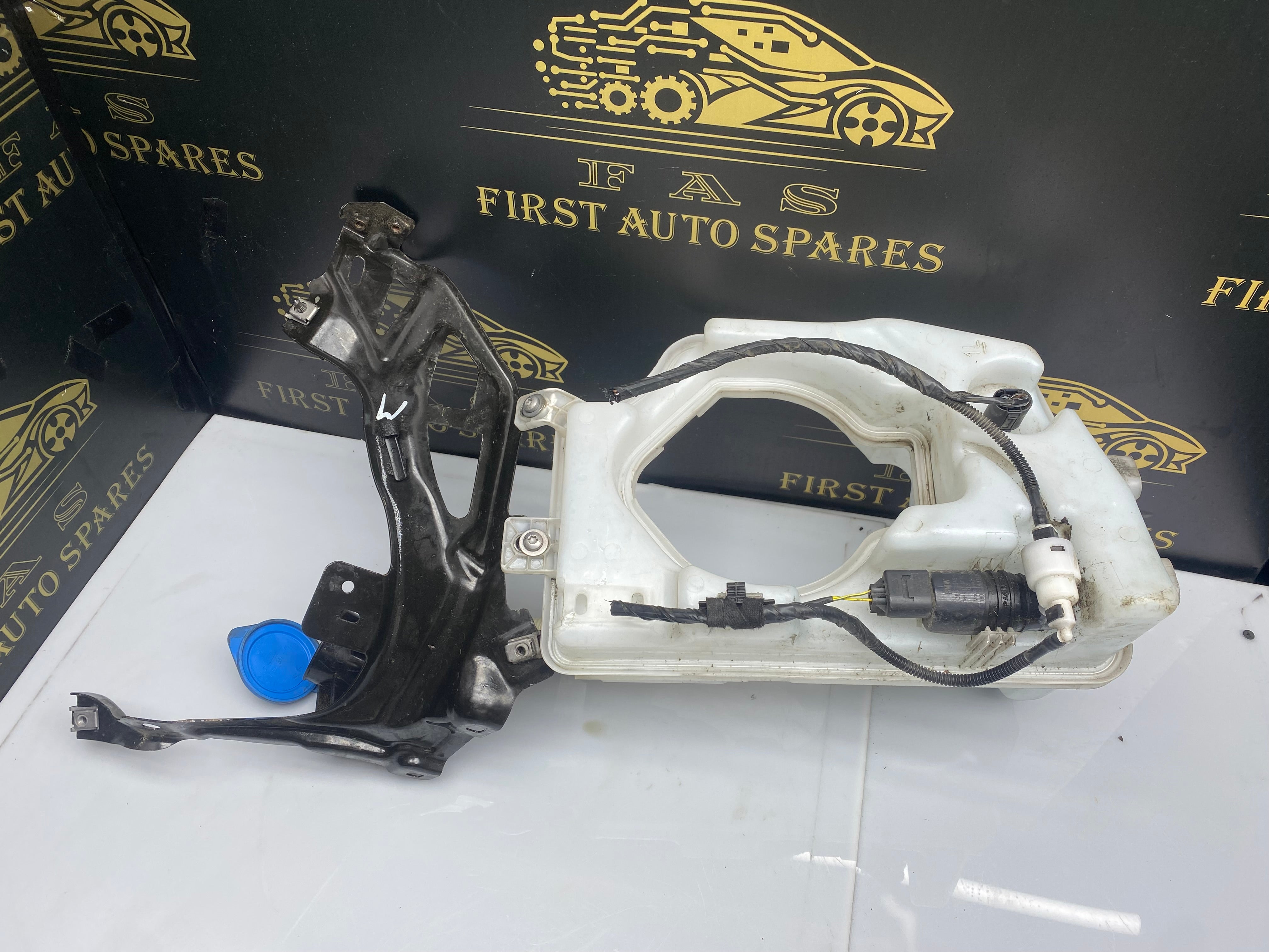 MINI Clubman F54 MK2 Windscreen Washer Bottle Fluid Tank Reservoir – 2015–2024