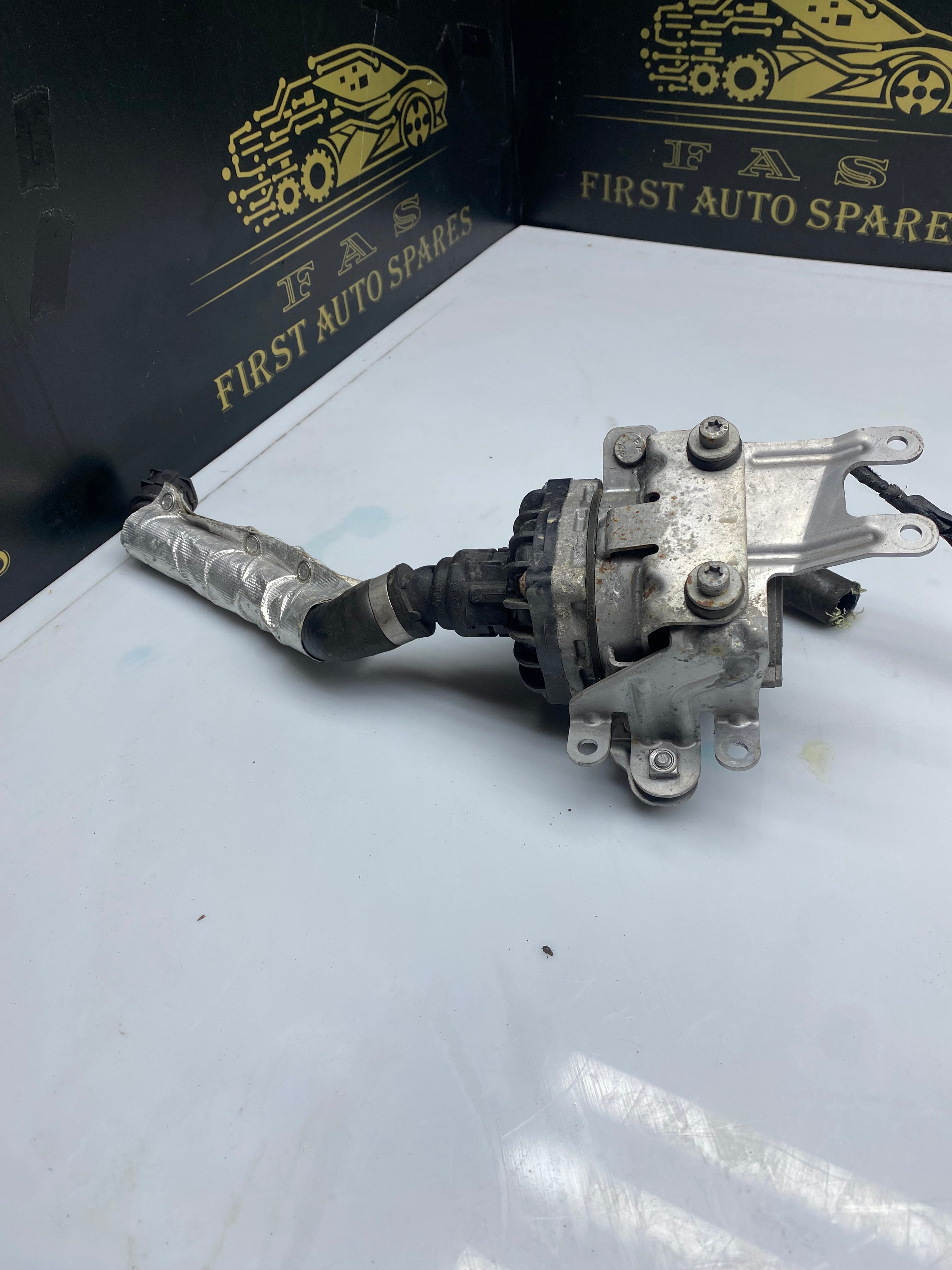 BMW 3 Series F30 / 4 Series F32 /2 Series F22 Auxiliary Coolant Water Pump – N55B30A – 2012–2018 (11517583965 / 11518419200)