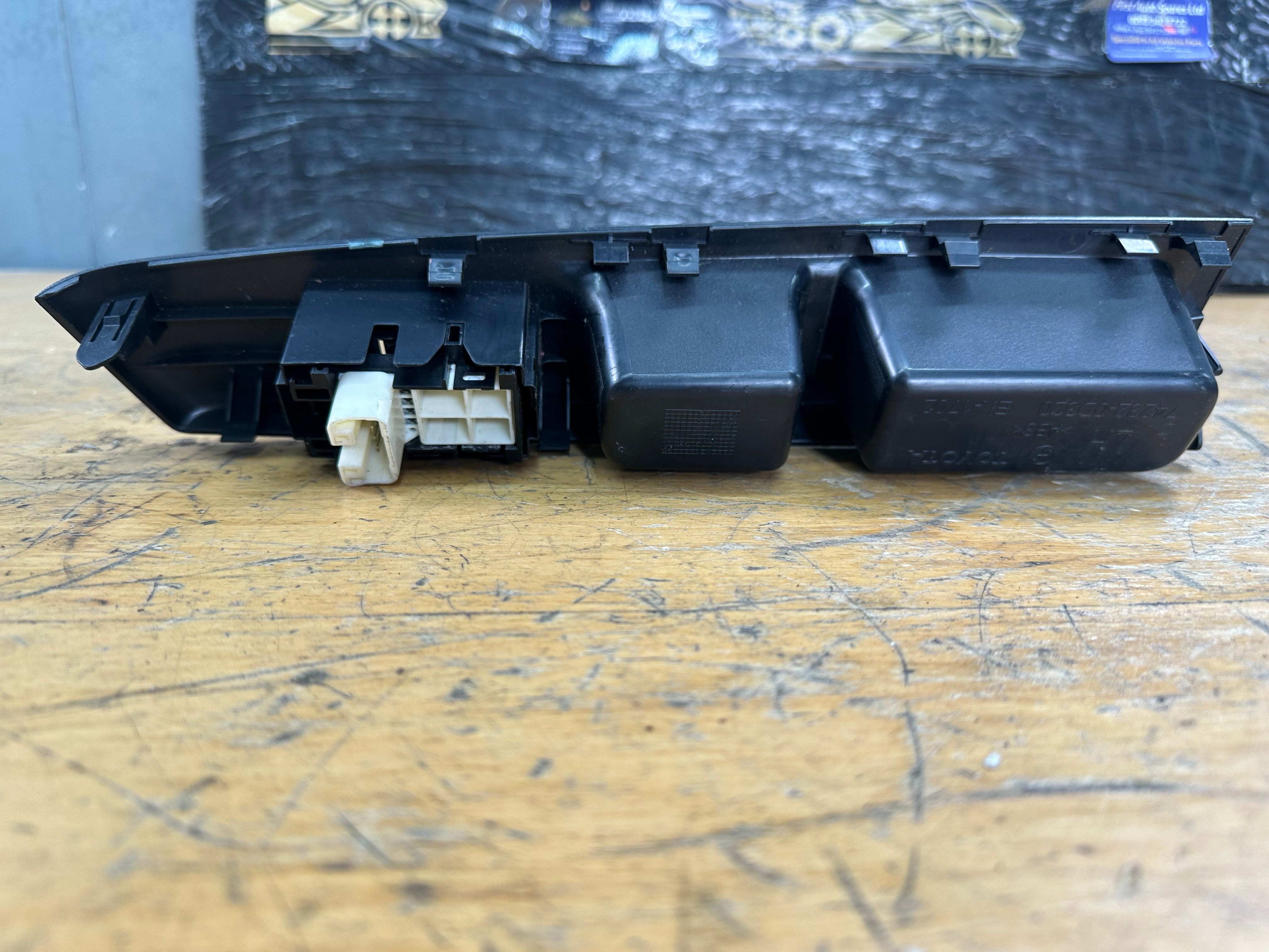 Toyota Yaris 2013 Left Passenger Window Control Switch (74232-0D320)