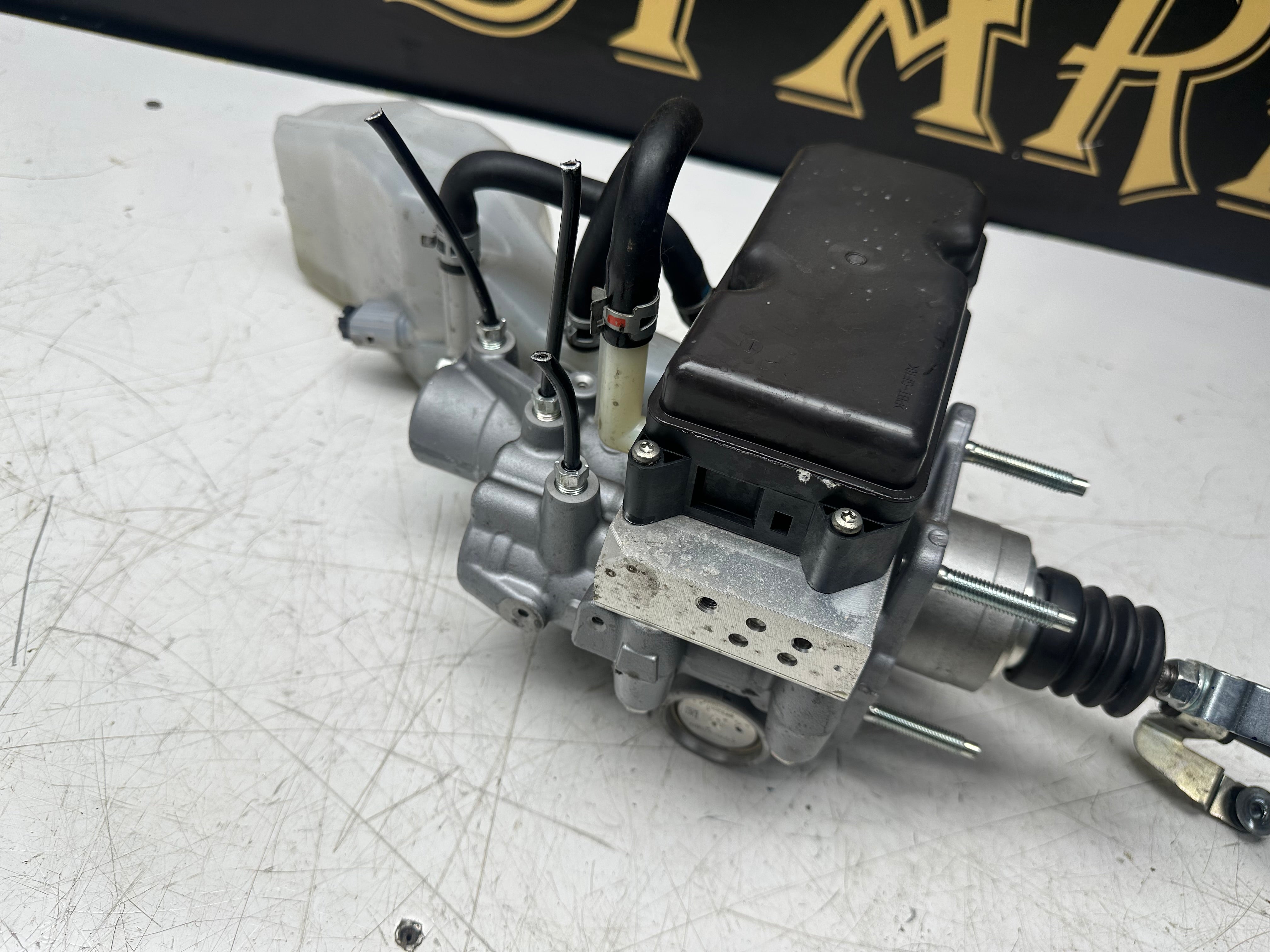 Toyota C-HR 2017 1.8 Hybrid Brake Master Cylinder Servo Booster (47210-10070)