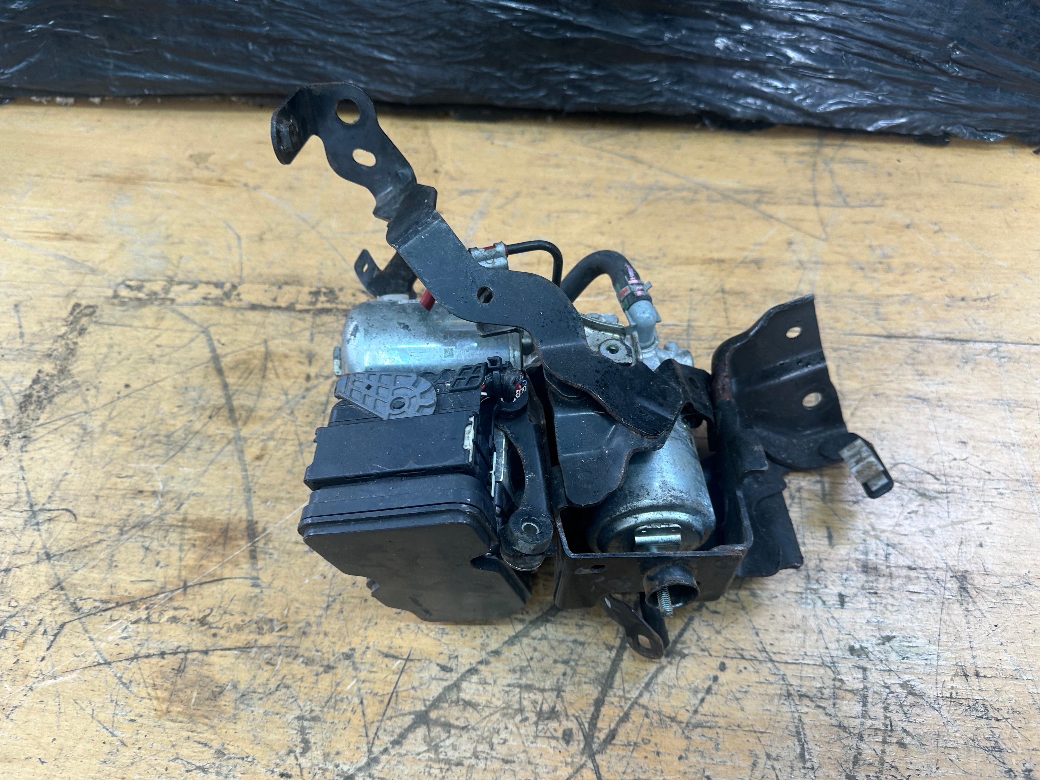 Toyota Corolla 2022 E210 1.8 Hybrid ABS Pump Unit (44510-12600)