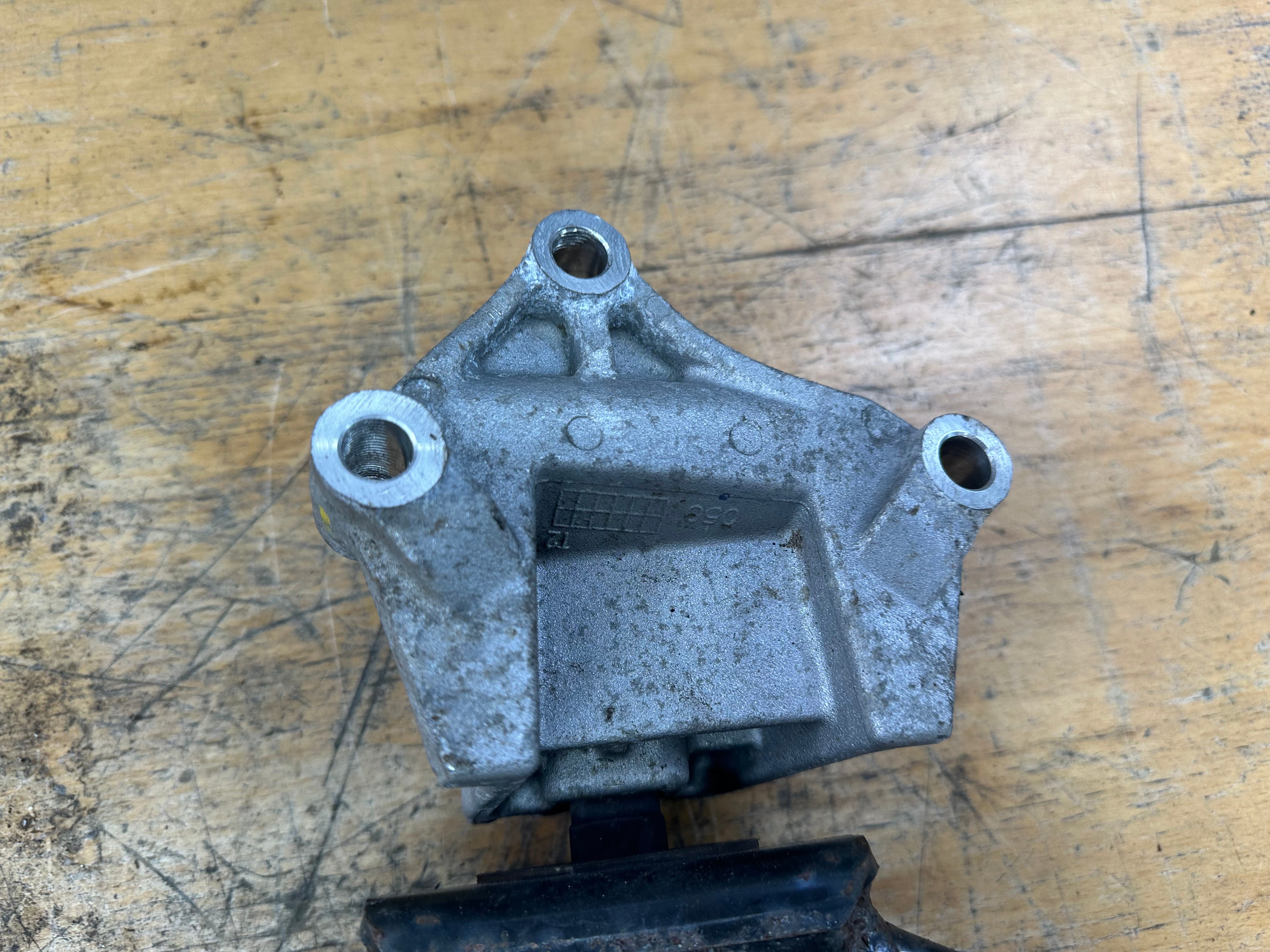 Hyundai i30 2016 & Kia Ceed 2017 Left Passenger Engine Mount 1.6 (21832-A5400)