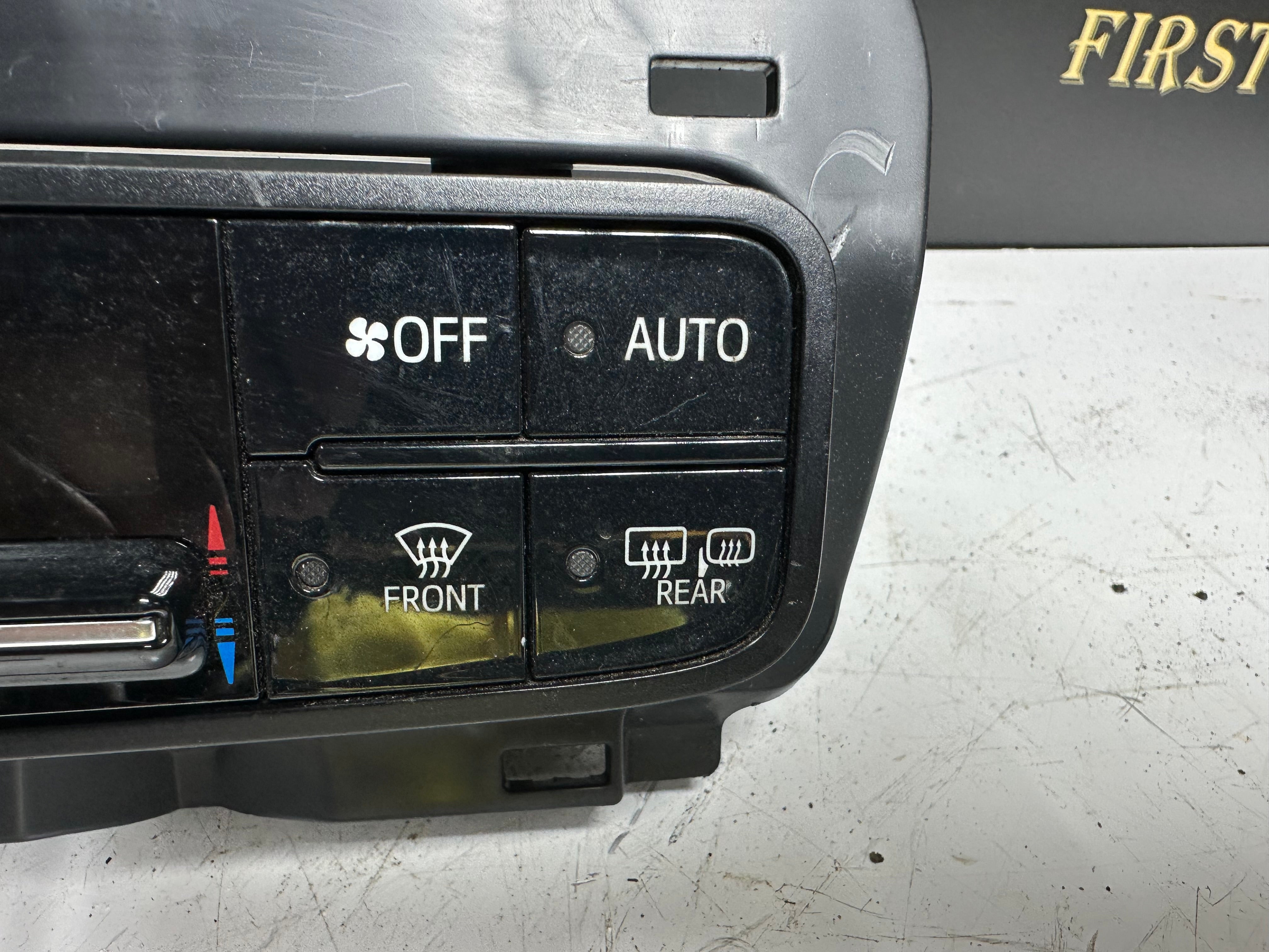 Toyota Auris Heater Control Panel (55468-02040) (75H695)