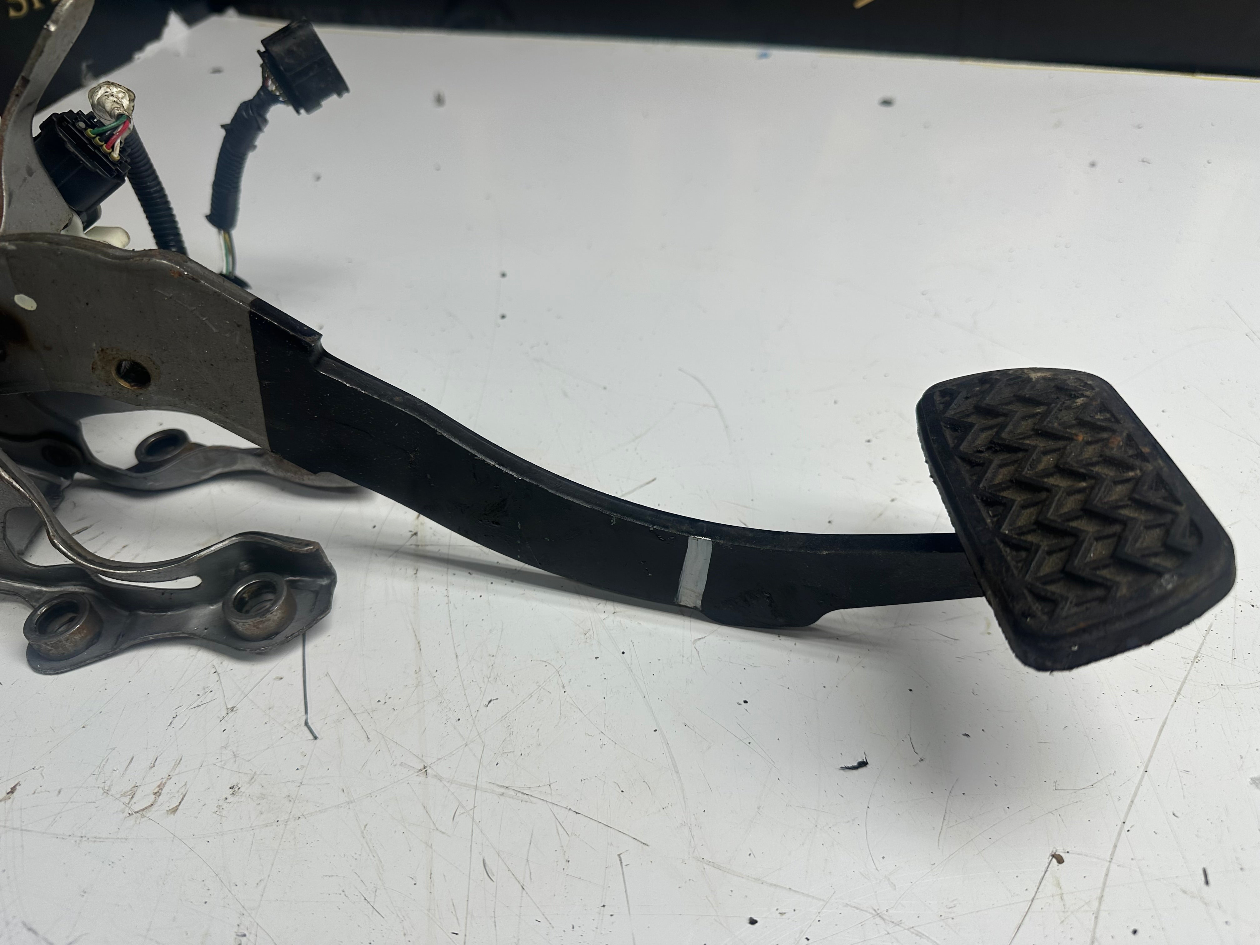 Toyota Yaris Hybrid Brake Pedal (89510-33020) (47121-52010)