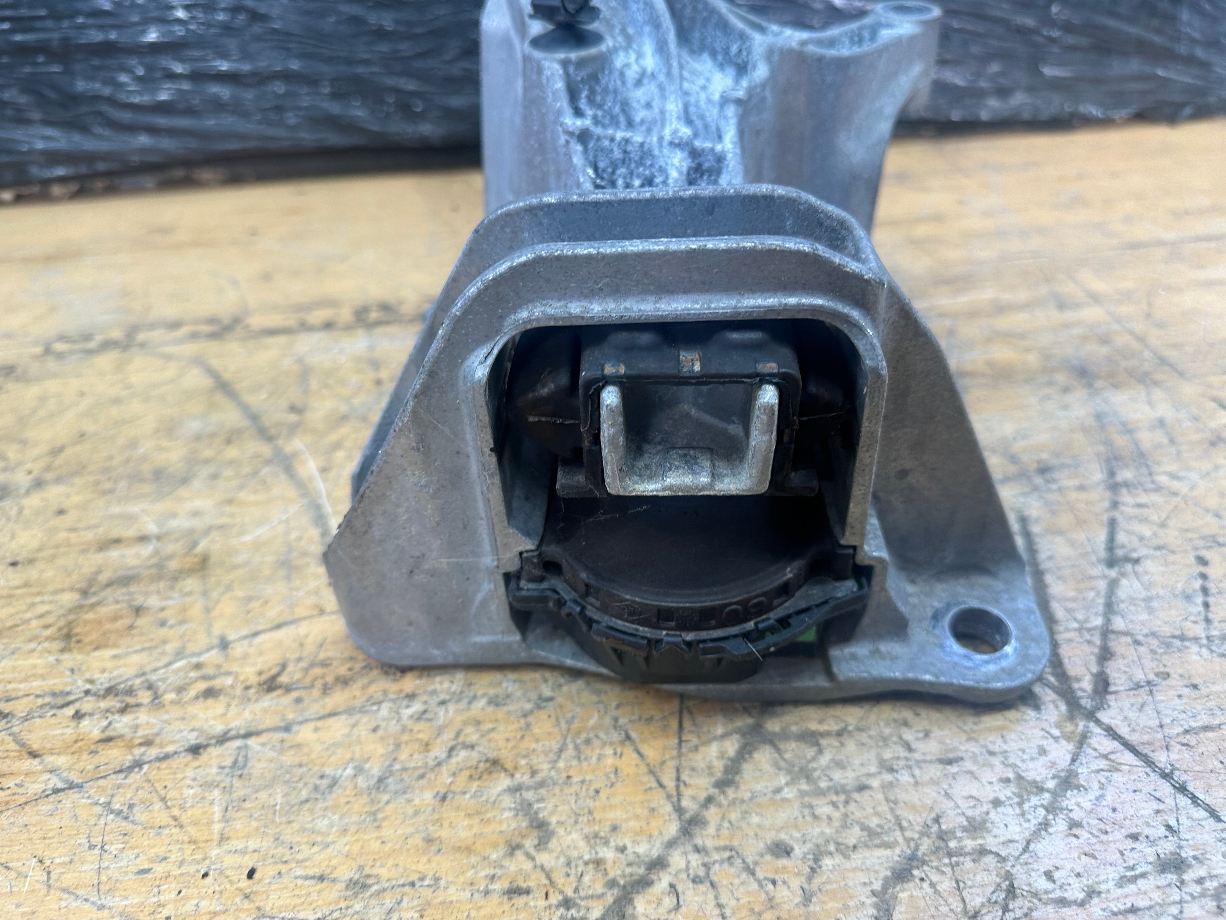 Nissan Juke MK2 2019–2023 Right Driver's Side Engine Mount Bracket