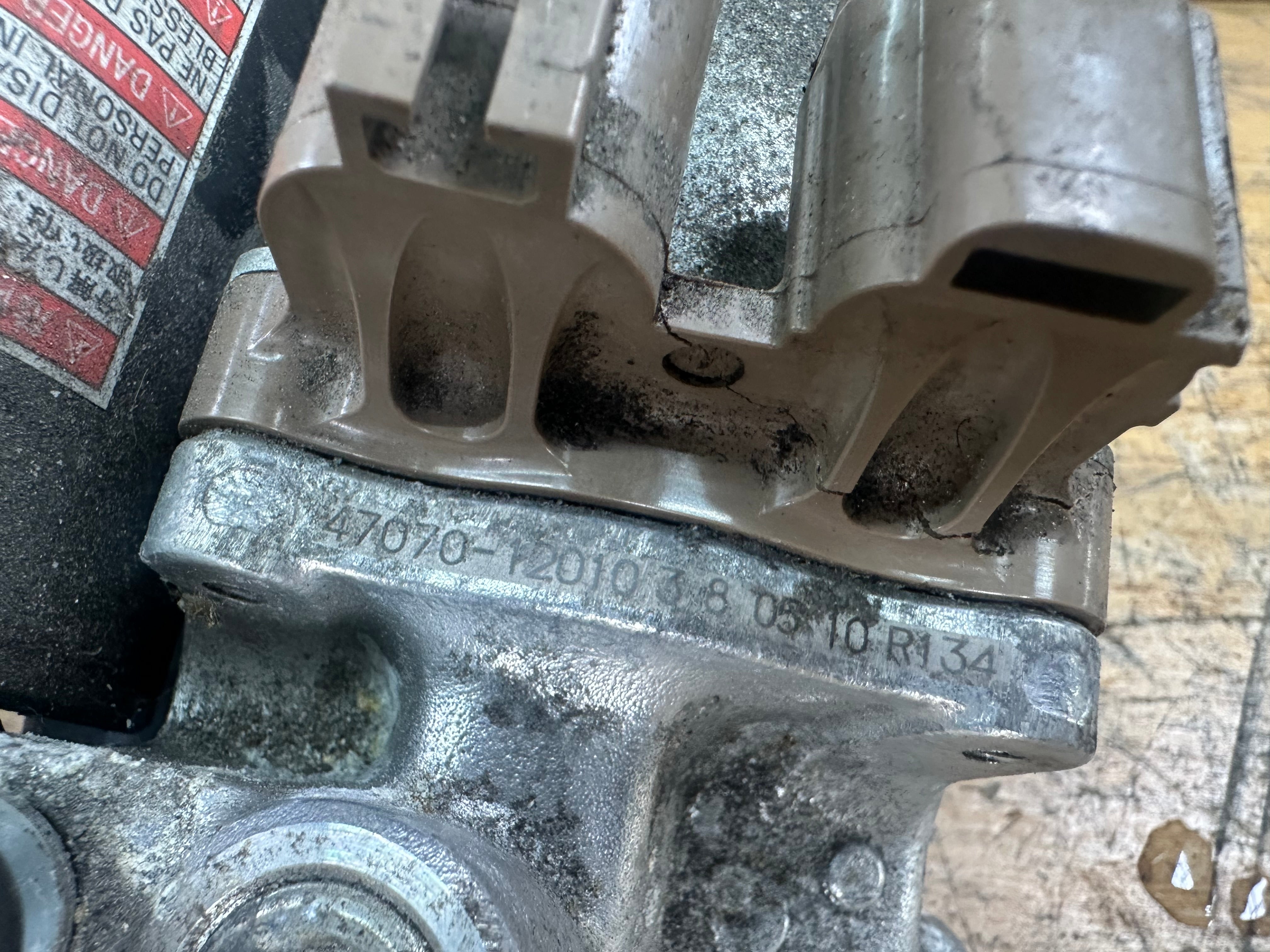 Toyota Yaris 2018 / Prius / Auris / Lexus ABS Pump Brake Booster (47070-12010)