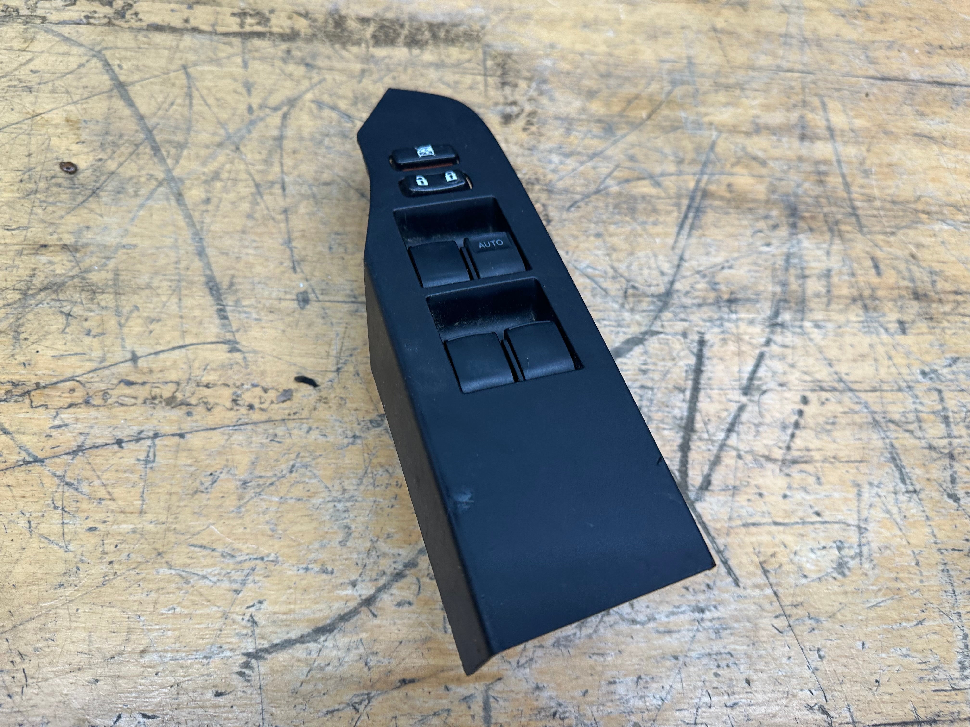 Toyota Auris 2013 Front Right Window Master Control Switch (74231-02D30)