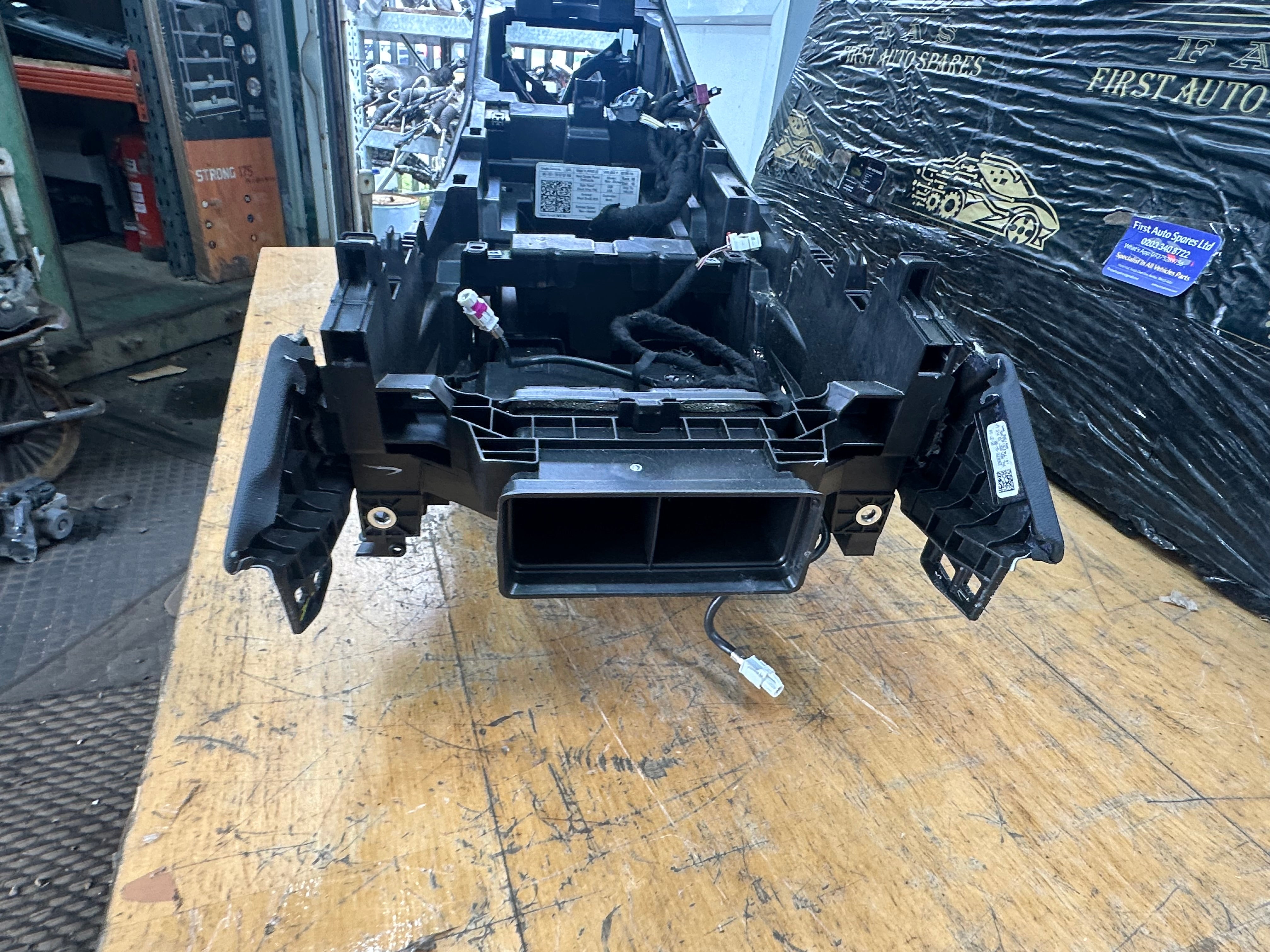 BMW X5 G05 2019 Center Console (939987309) (6521913785449) (9399726)