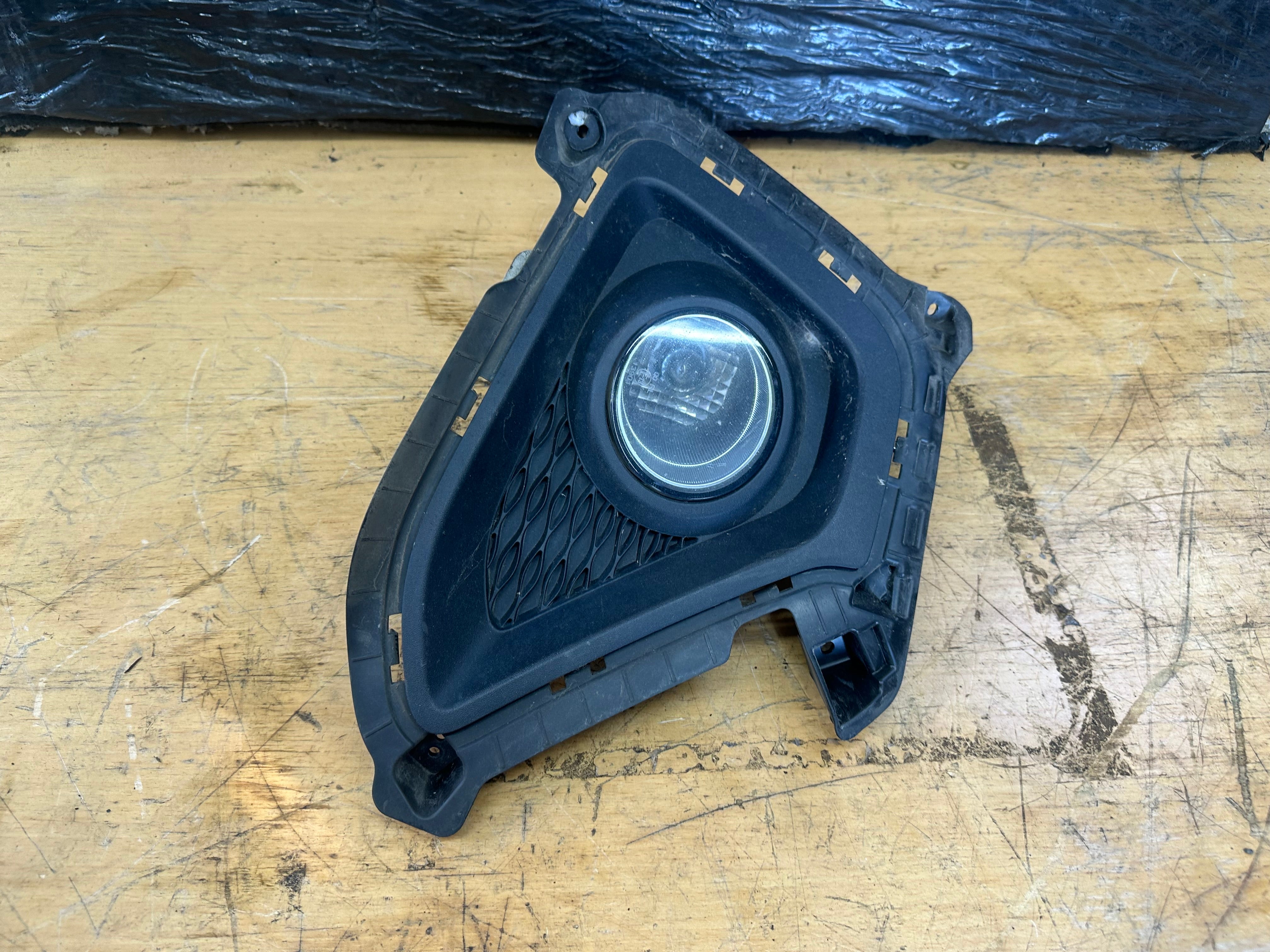 Hyundai I10 2014 Right drivers front Fog Light & Surround Trim (92202-B90)