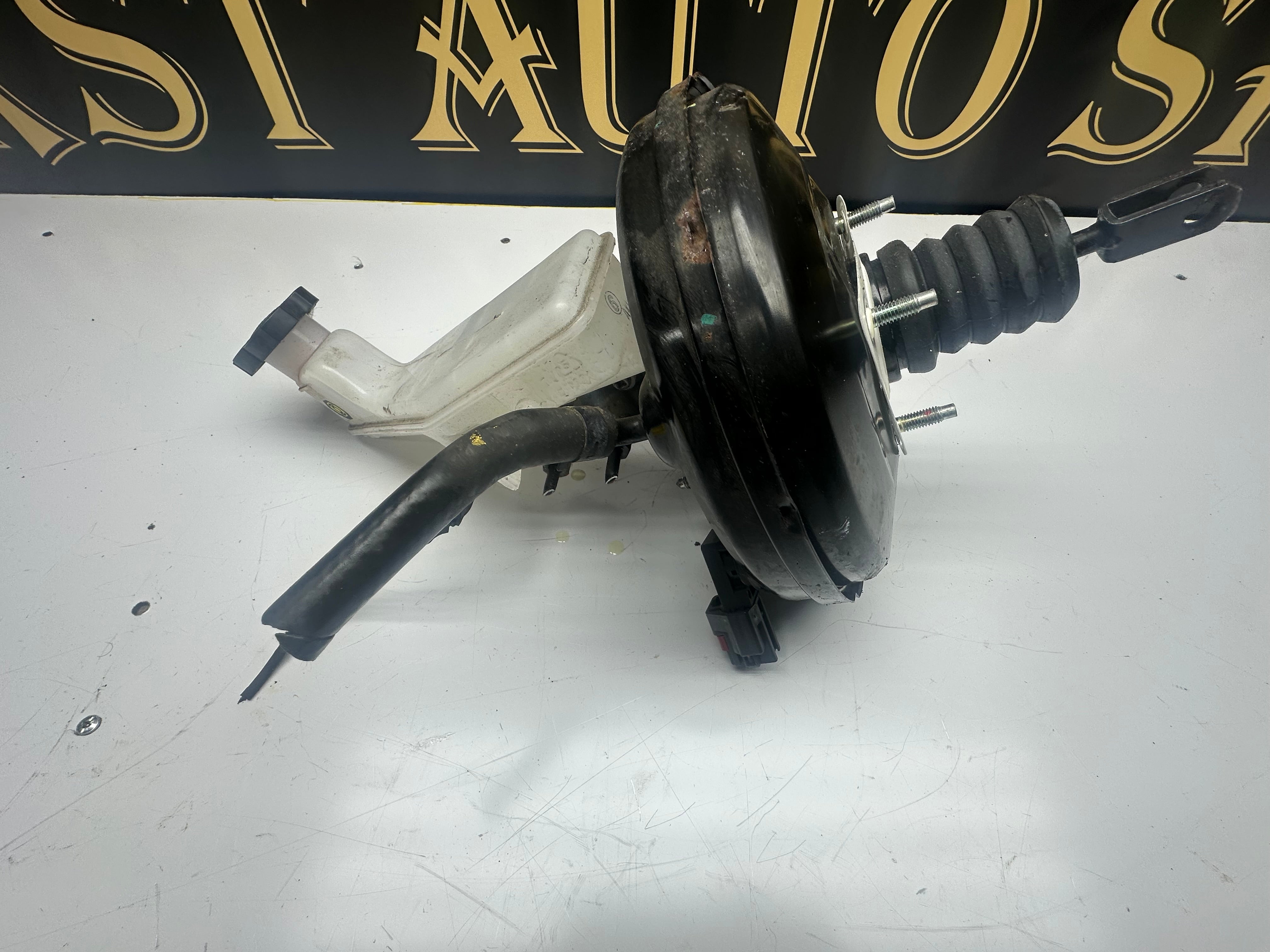 Hyundai i10 2016 Brake Master Cylinder with Servo (58500-B9982) (KBX30567)