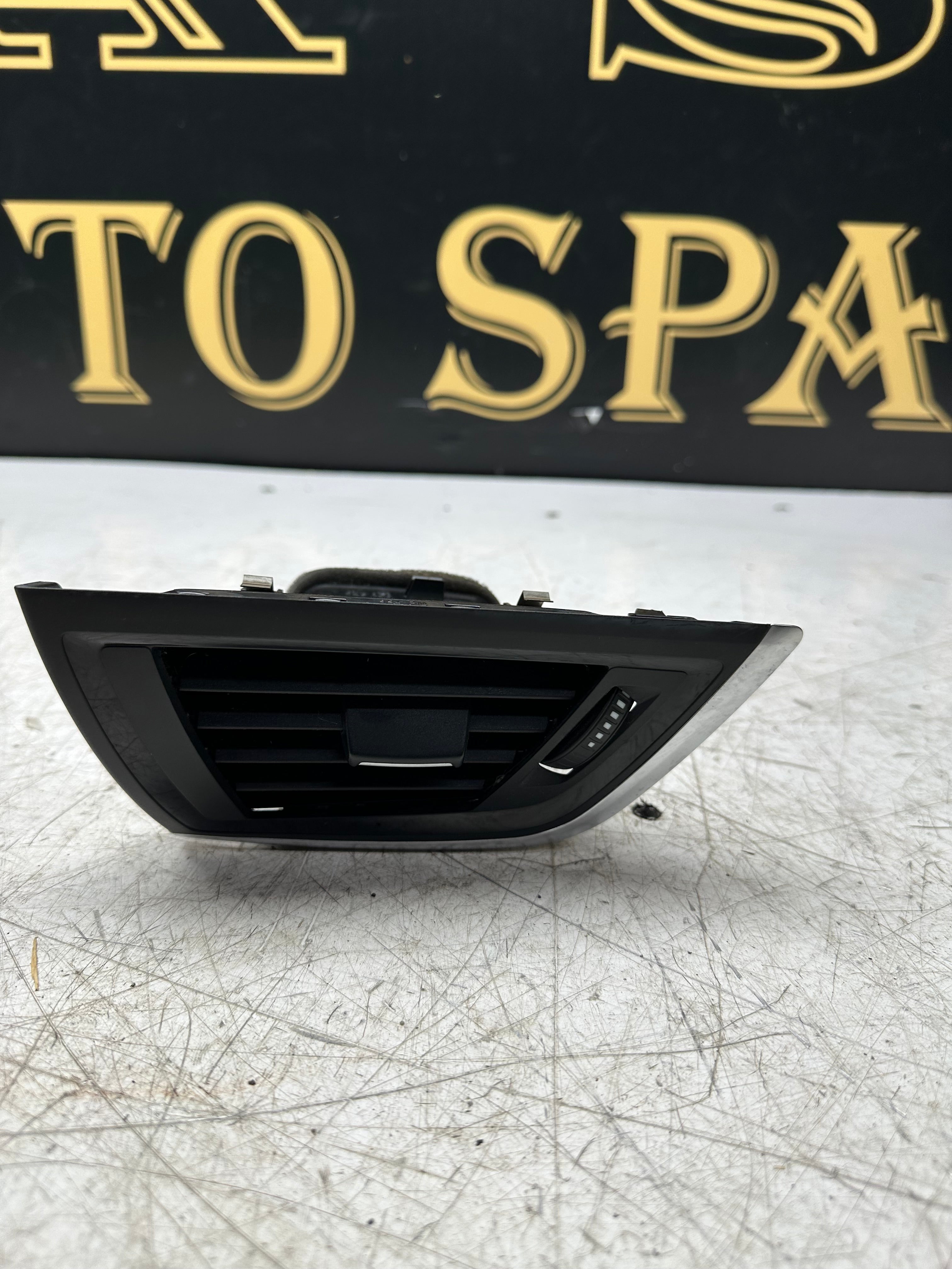 BMW 1 Series F40 Air Vent / Dashboard Vent – (7949339-05)