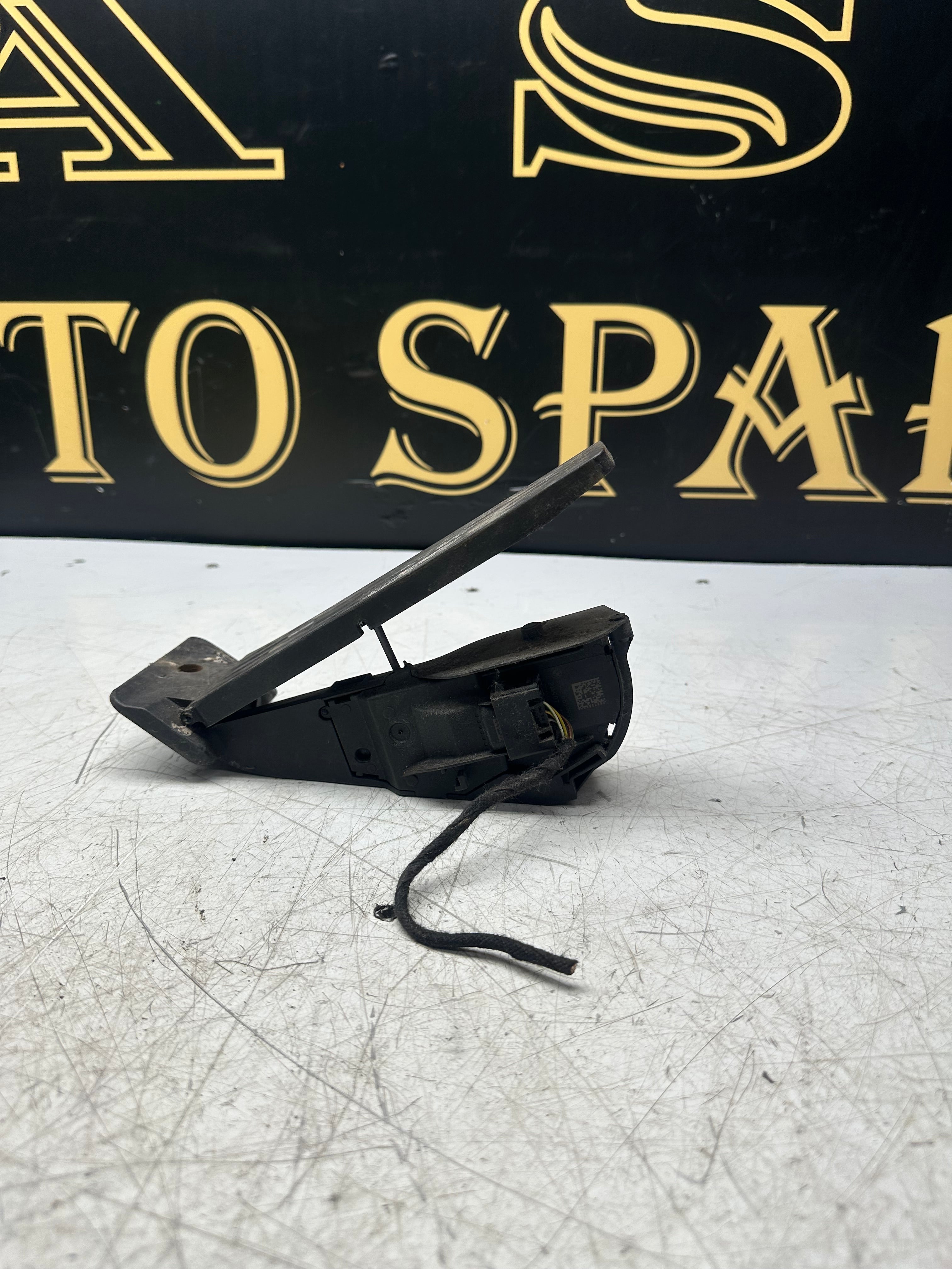 BMW E60/E65/E90 Accelerator Pedal Module Automatic 6859999 2003–2011