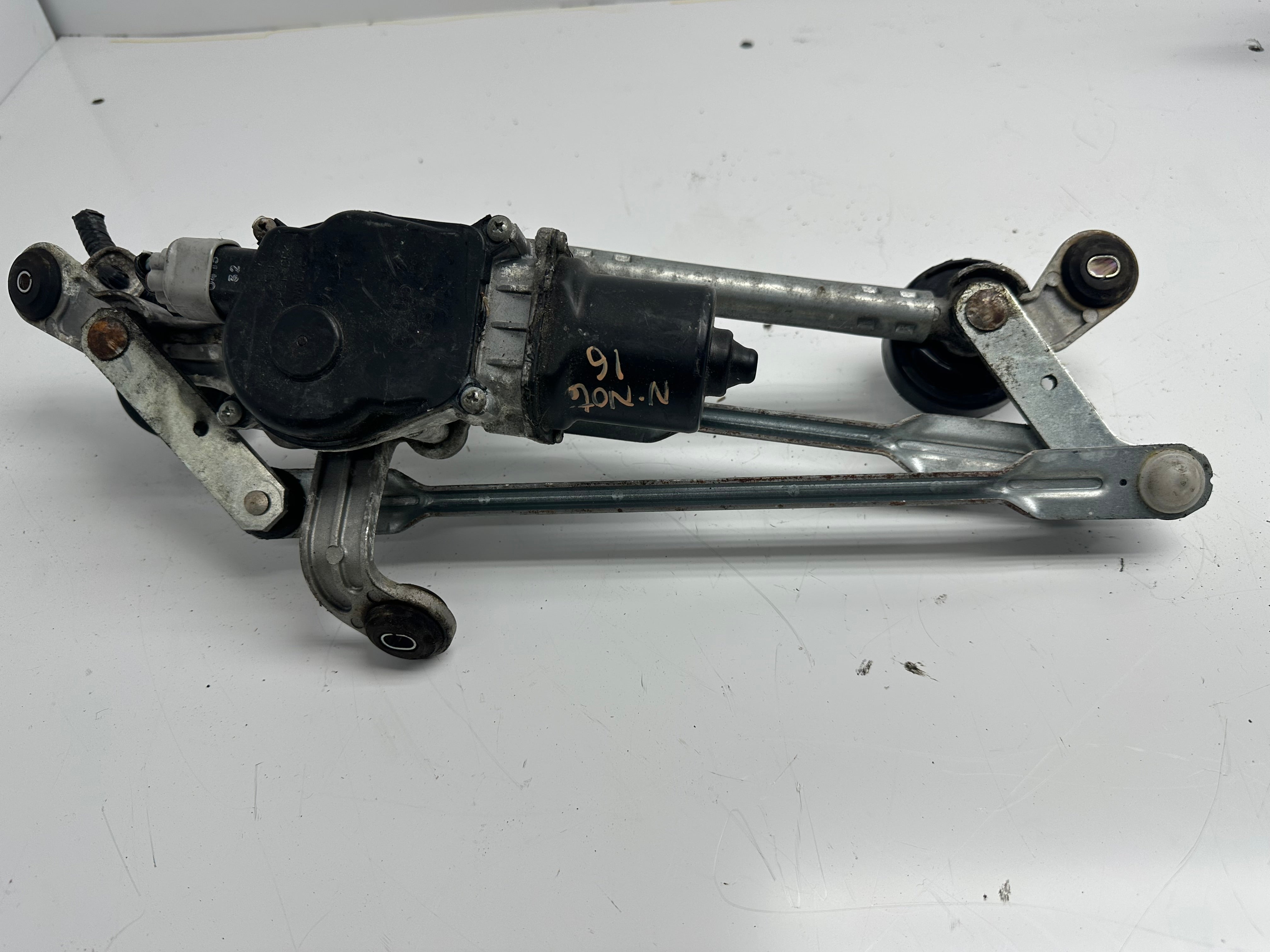 Nissan Note 2016 Front Wiper Motor & Linkage