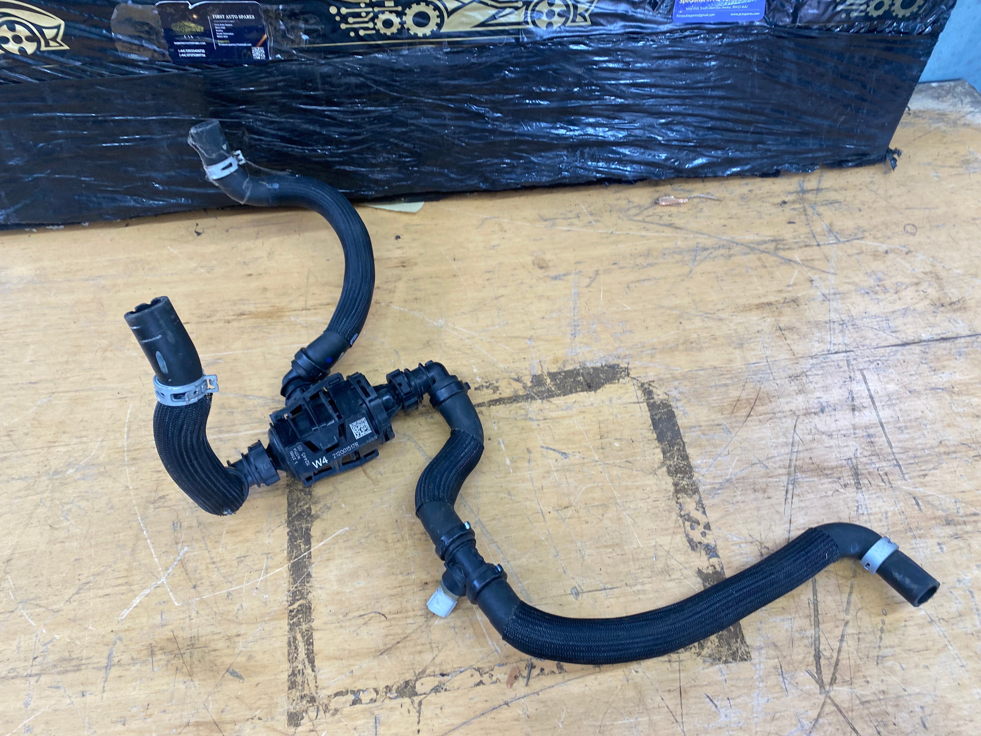 Renault Thermostat Housing – Trafic III / Megane IV / Nissan (212001517R)