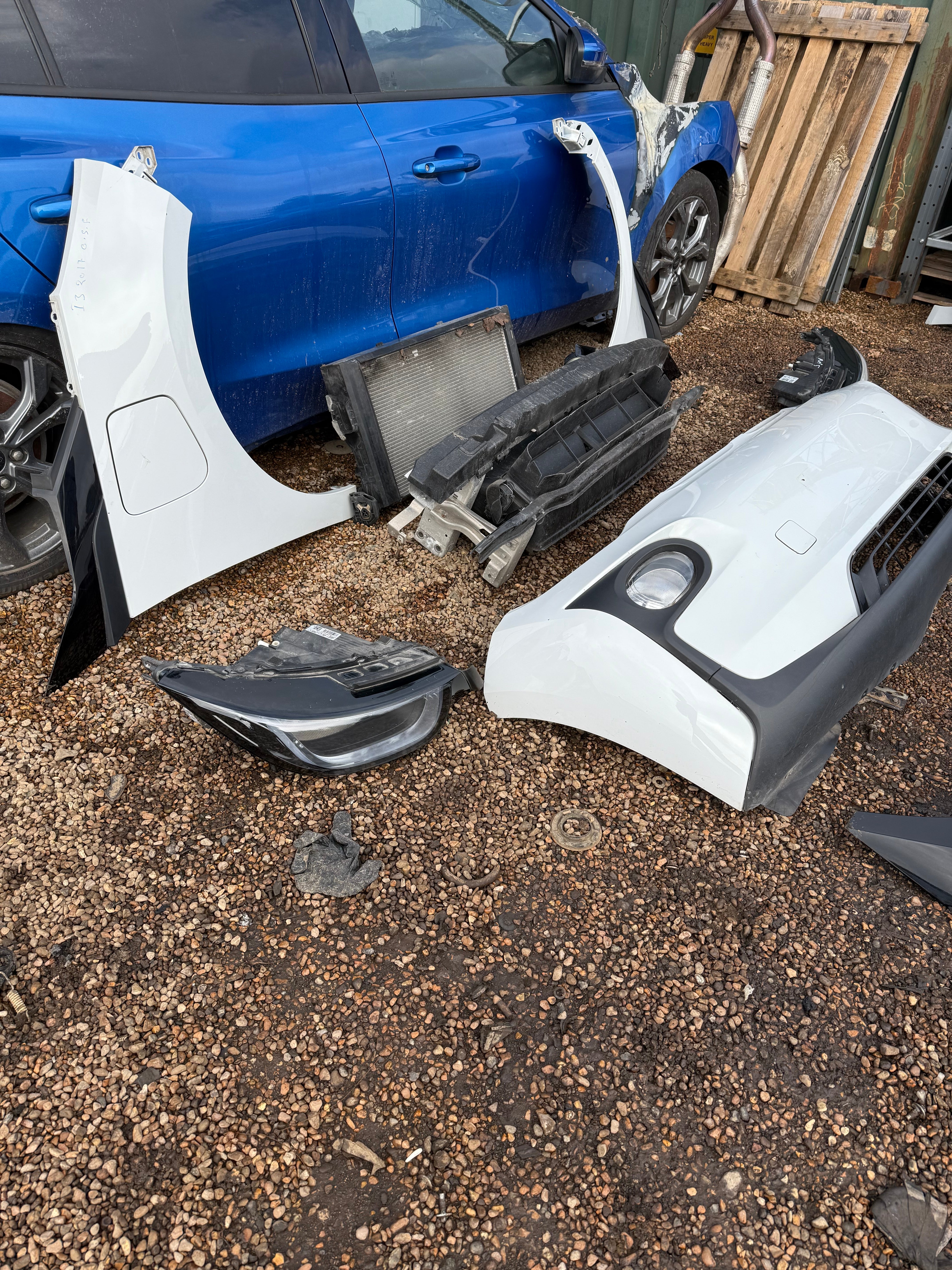 BMW i3 2017 Complete Front End