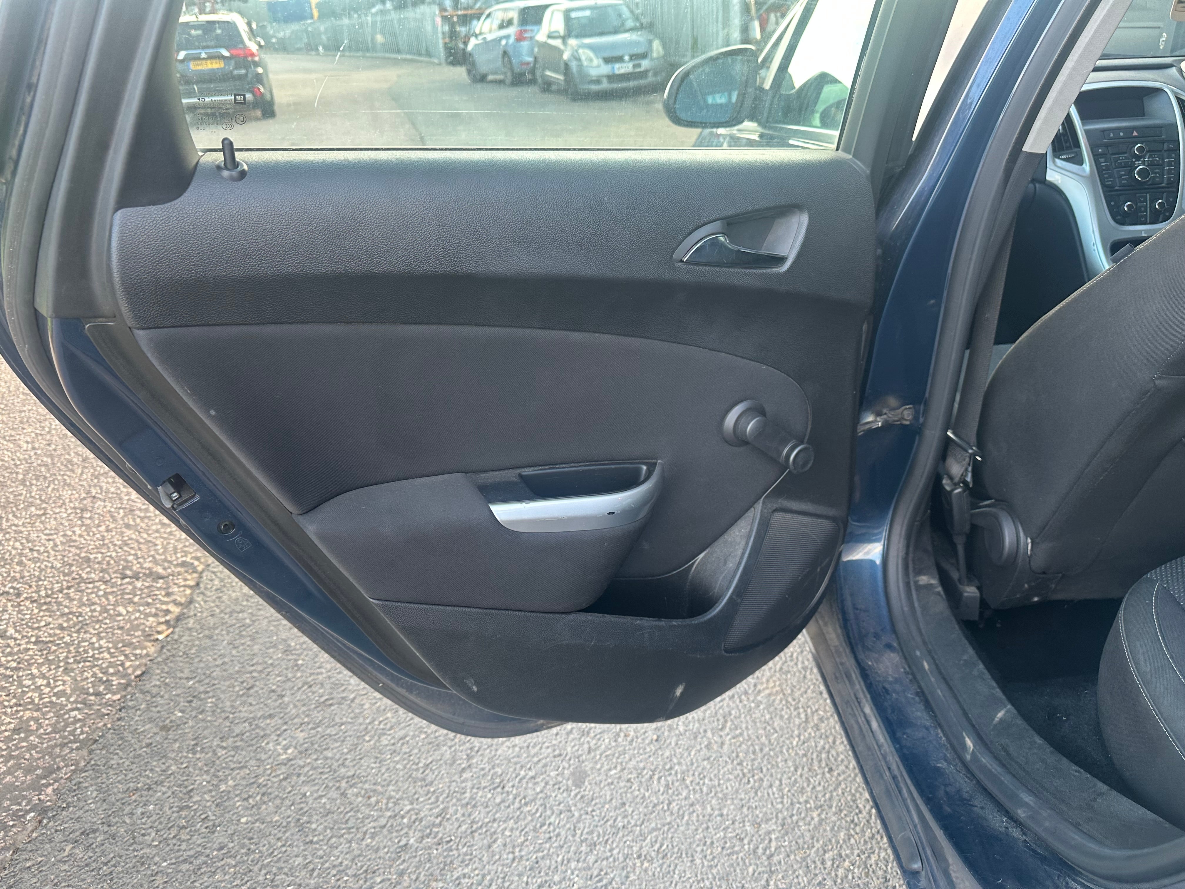 Vauxhall Astra SRi CDTi 2010 For Parts or Full Vehicle Sale (Price For A Wheel Nut Only)