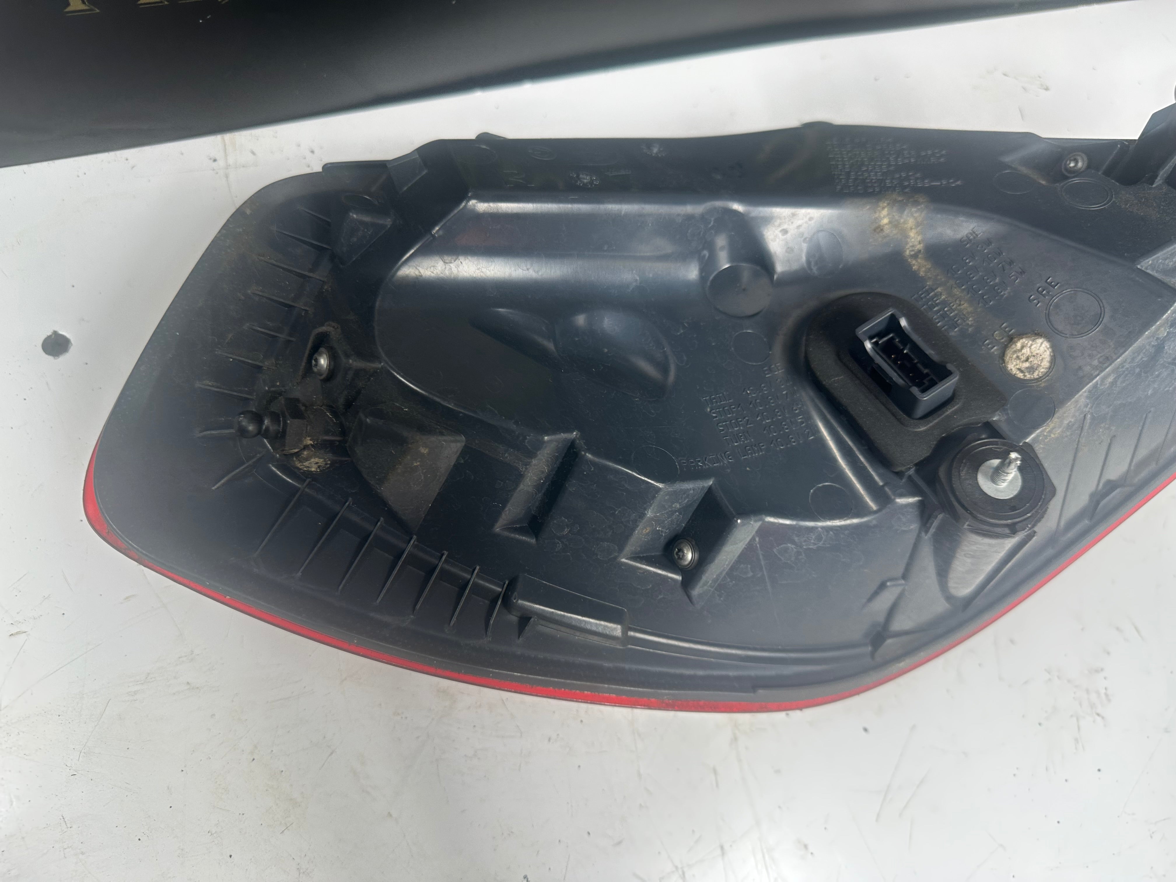 BMW 6 Series F12 2013-2019 Right Rear Tail Light (89505160) (63.21-7210576-08)