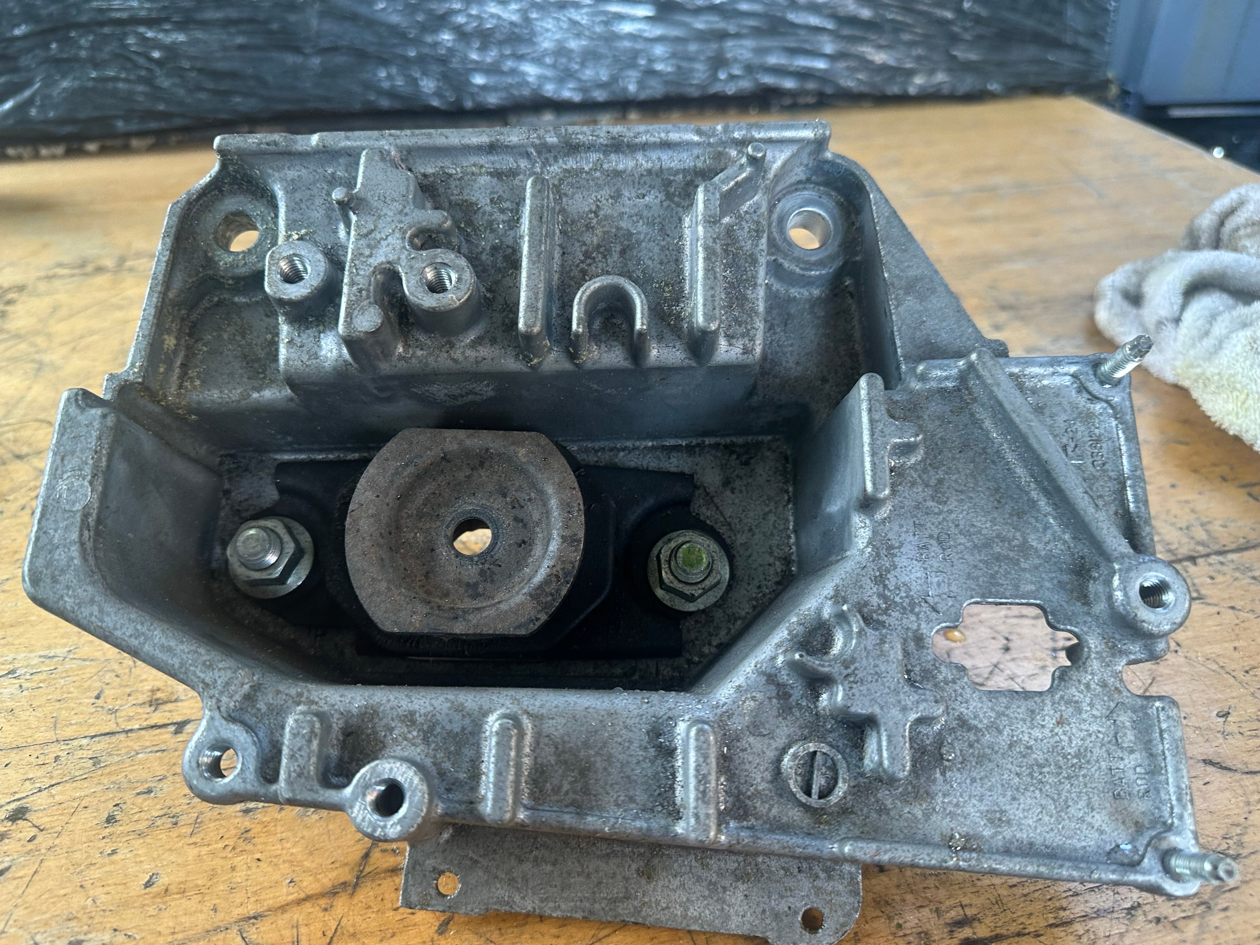 Nissan Juke 2010–2019 F15 Engine Mount (038122)