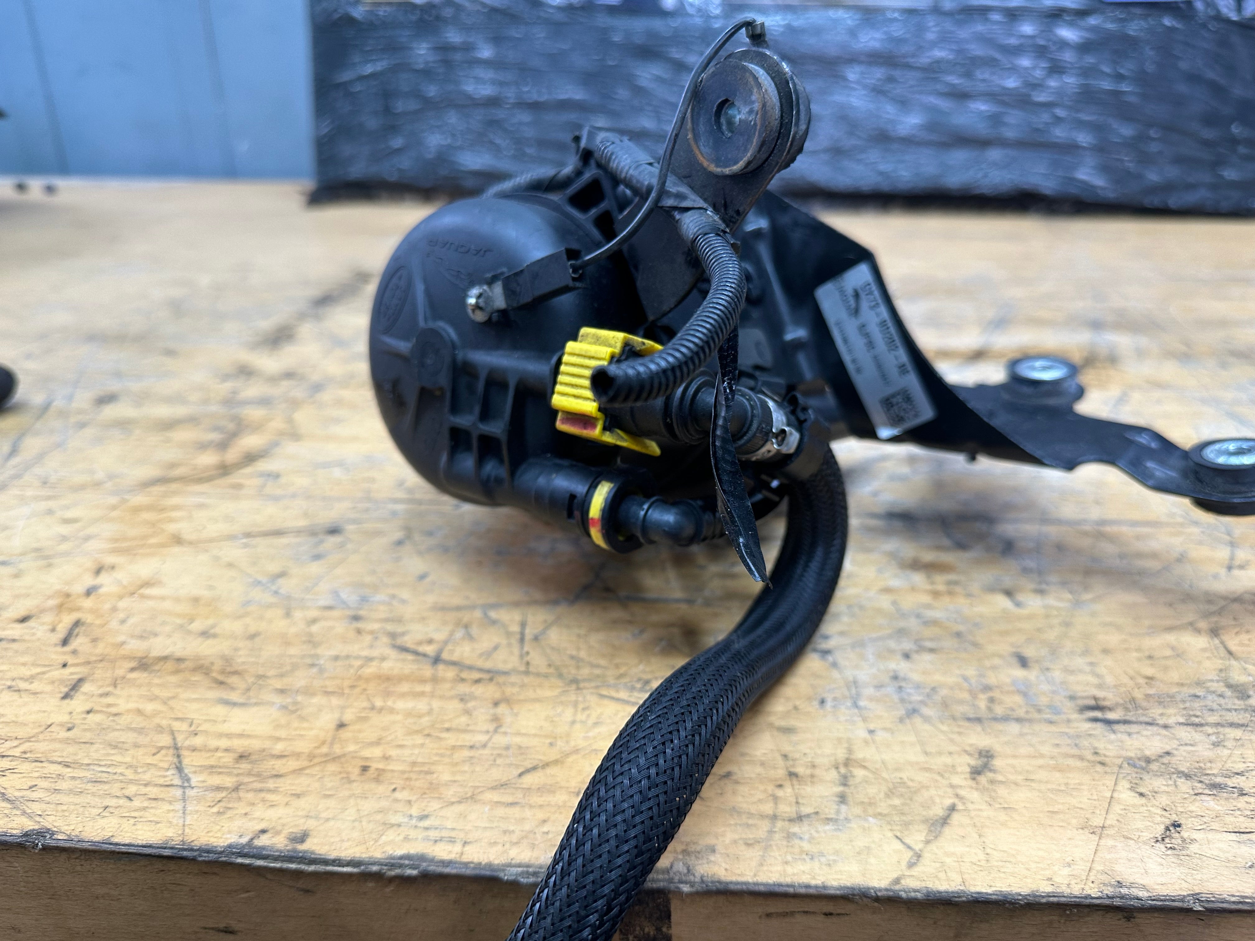 Jaguar F-Pace X761 2017–2021 2.0 Fuel Filter Housing (GX73-9D202-AE)