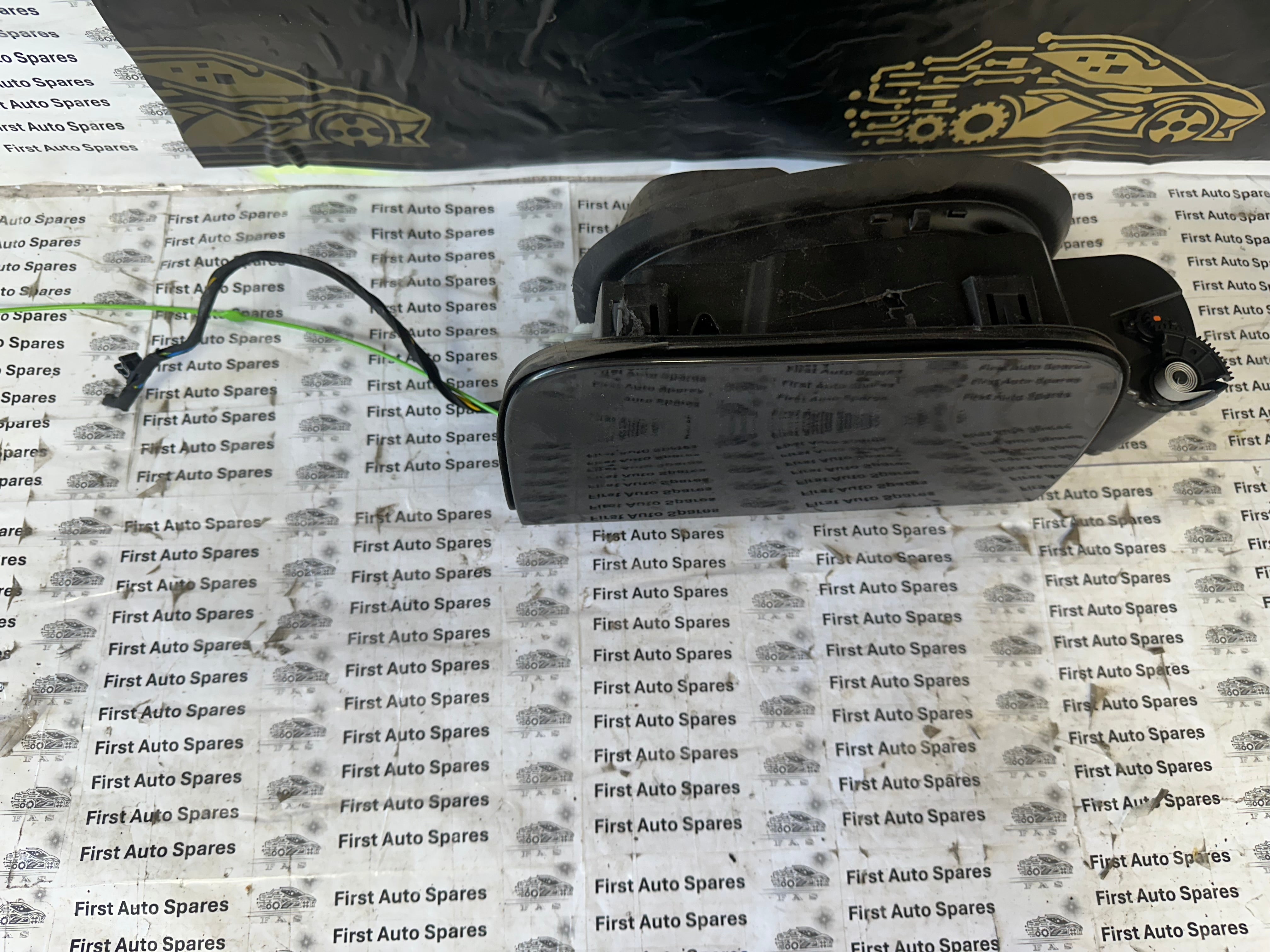 BMW 5 Series g30 Complete Fuel Filling Flap with Inner Plastics (61177387940) (118844-10) (1350775-05)