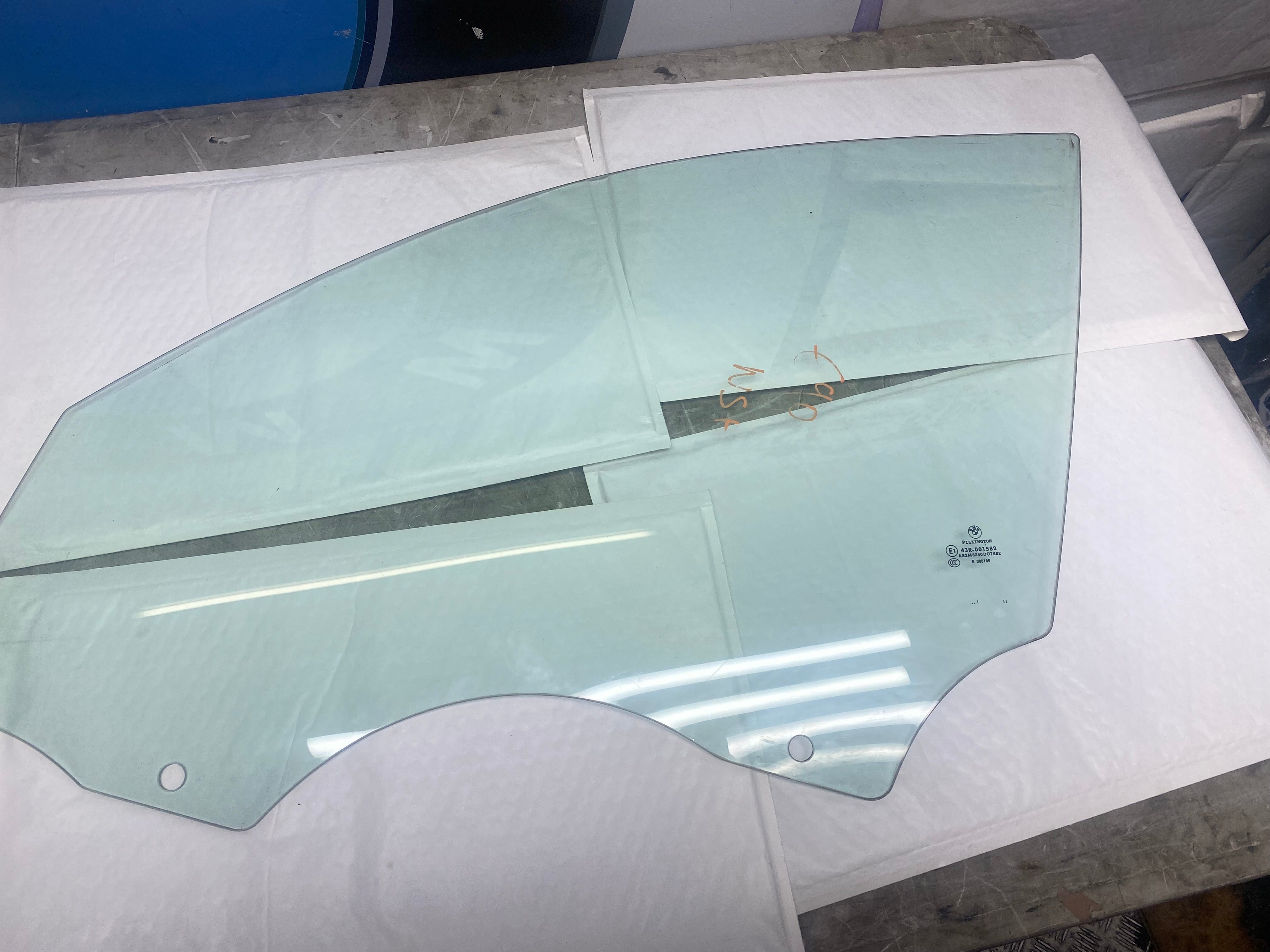 BMW E87 Front Passenger Side Window Glass – 2004–2011
