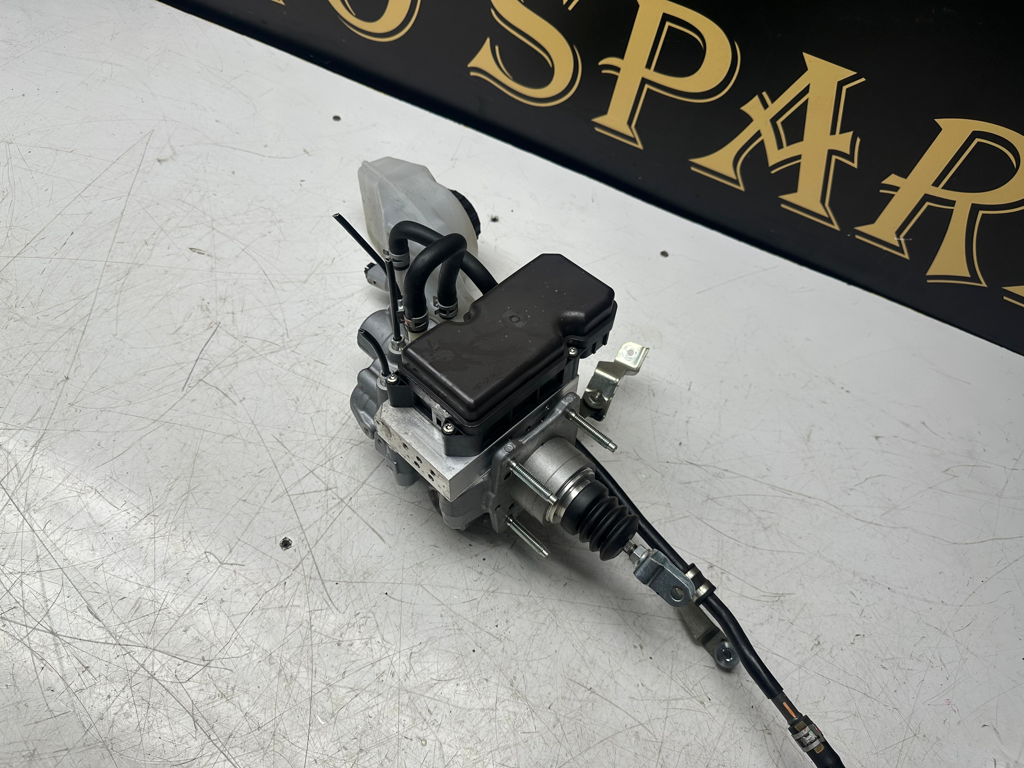 Toyota C-HR 2017 1.8 Hybrid Brake Master Cylinder Servo Booster (47210-10070)