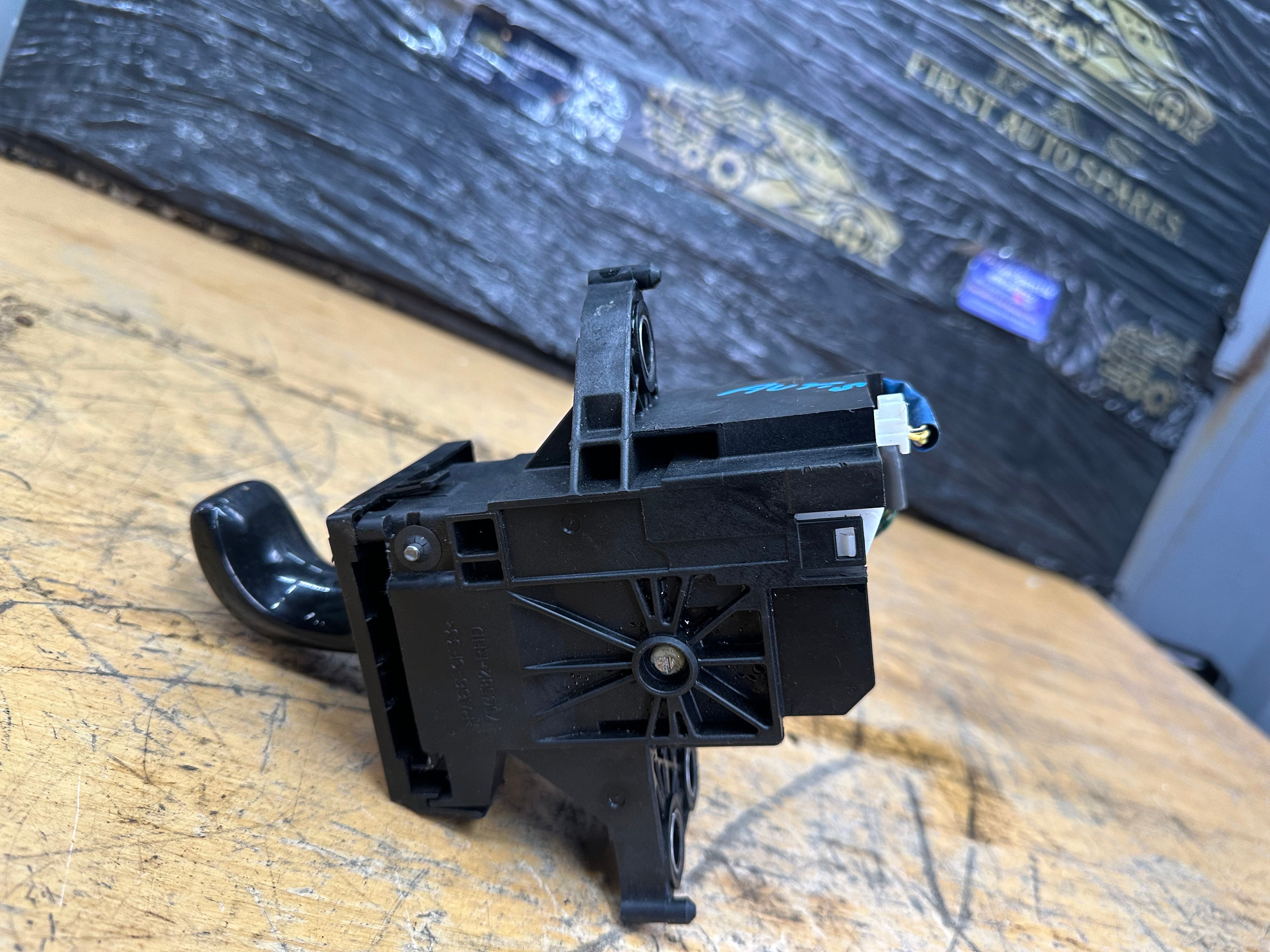 Toyota Auris 2012–2018 Automatic Gear Selector (75C182-RHD)