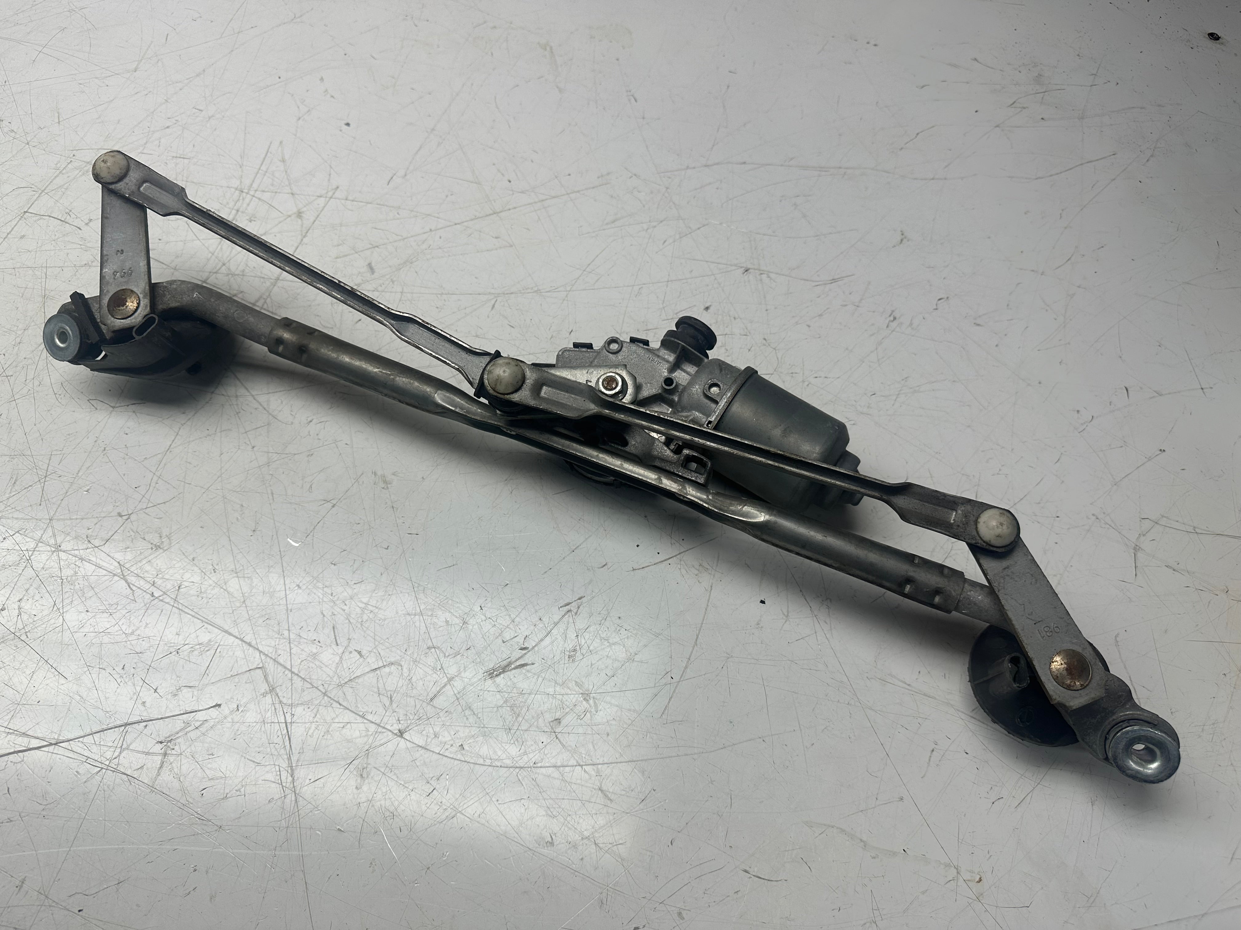 Toyota & Lexus 2005-2008 Front Wiper Motor & Linkage (85110-26220)