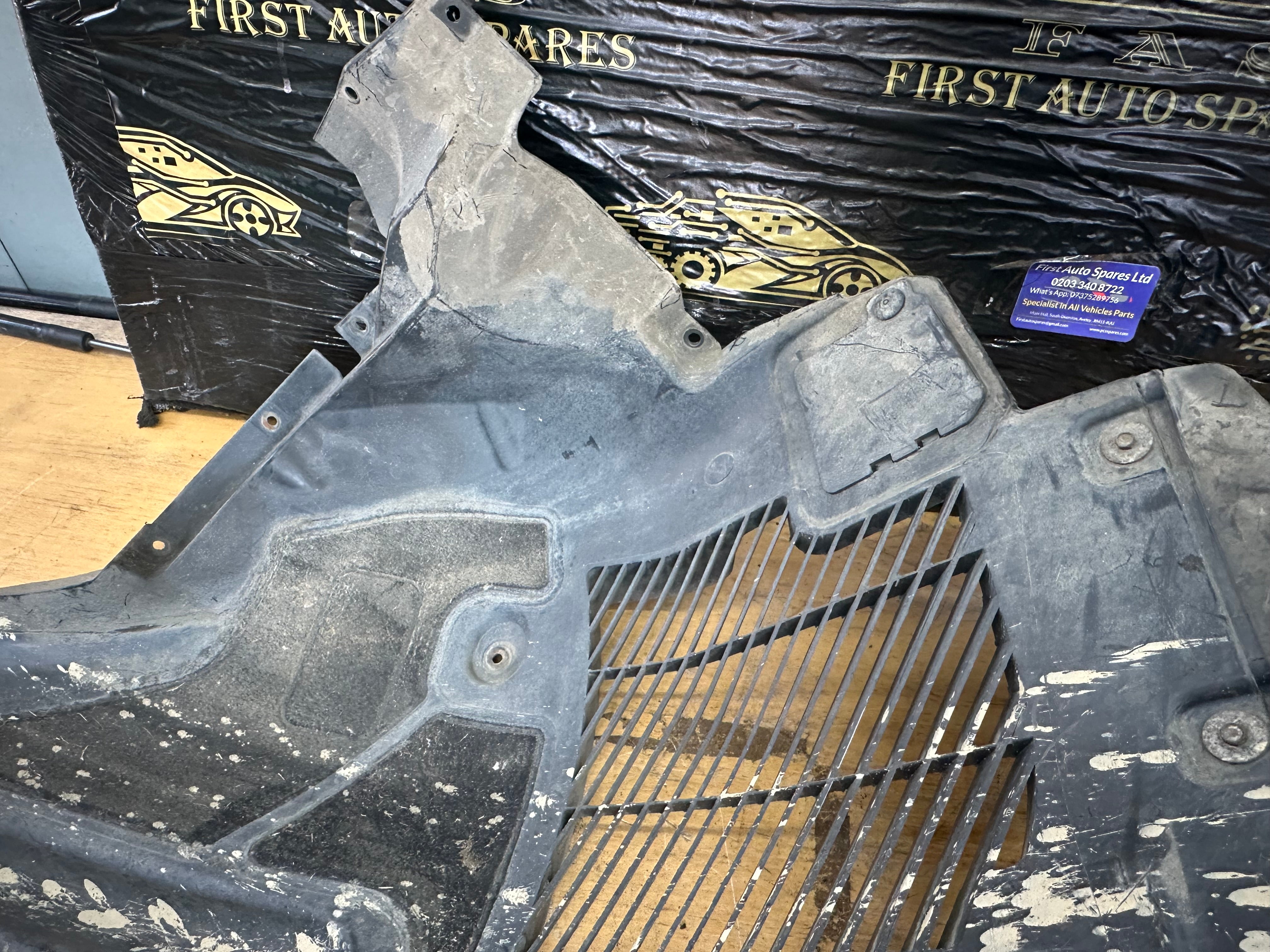 BMW X5 Driver Right Front Wheel Arch Liner Cover (51717325405) (108341-10)