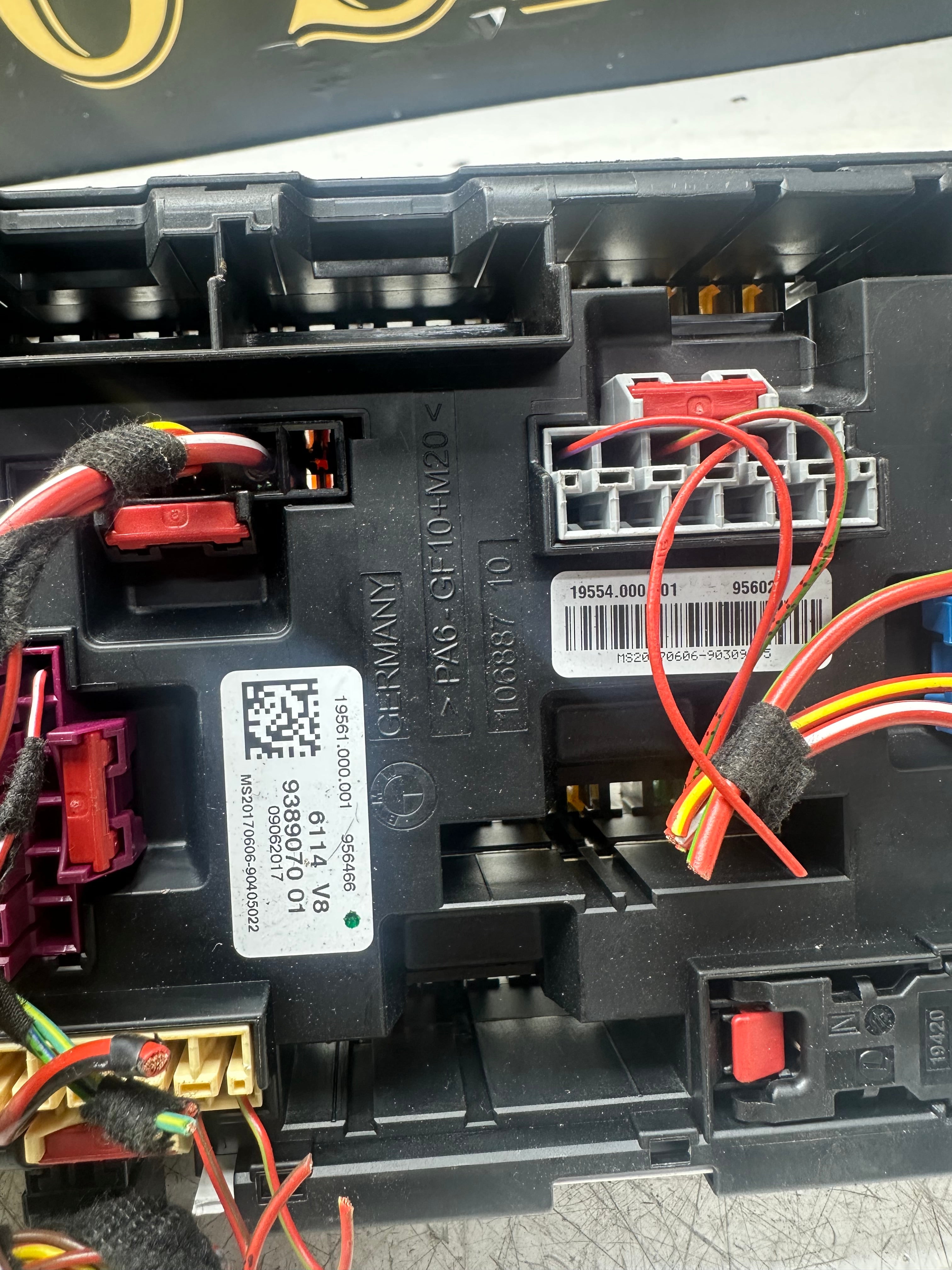 BMW 3 Series F30 LCI Fuse Box Module 9389070 – 2017–2019