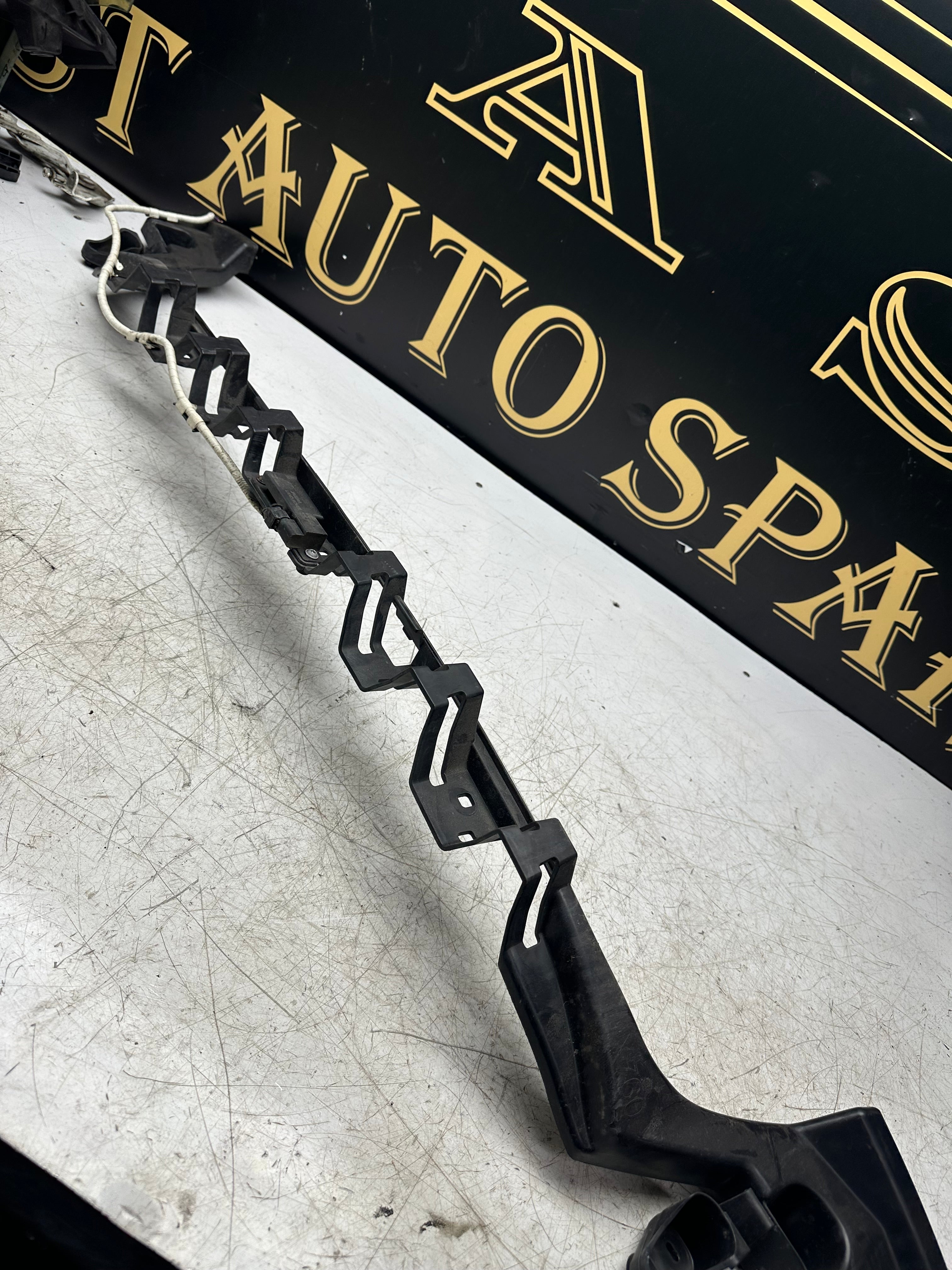Jaguar XF 2.2 D Premium Luxury Keyless Entry Antenna – 5E08X0107 / 17E855