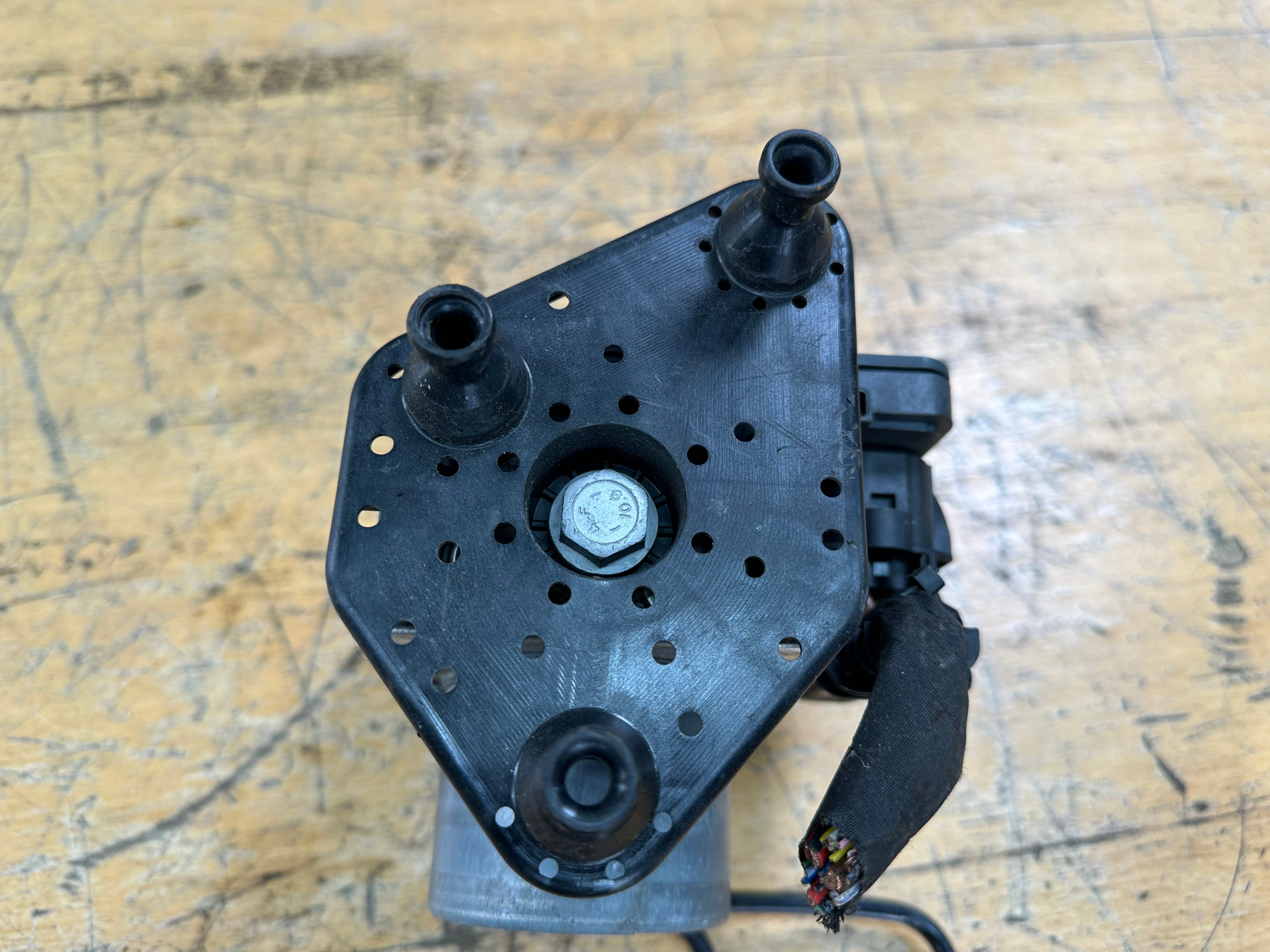 Mercedes Sprinter 2018–2024 ABS Pump (A9079008104)