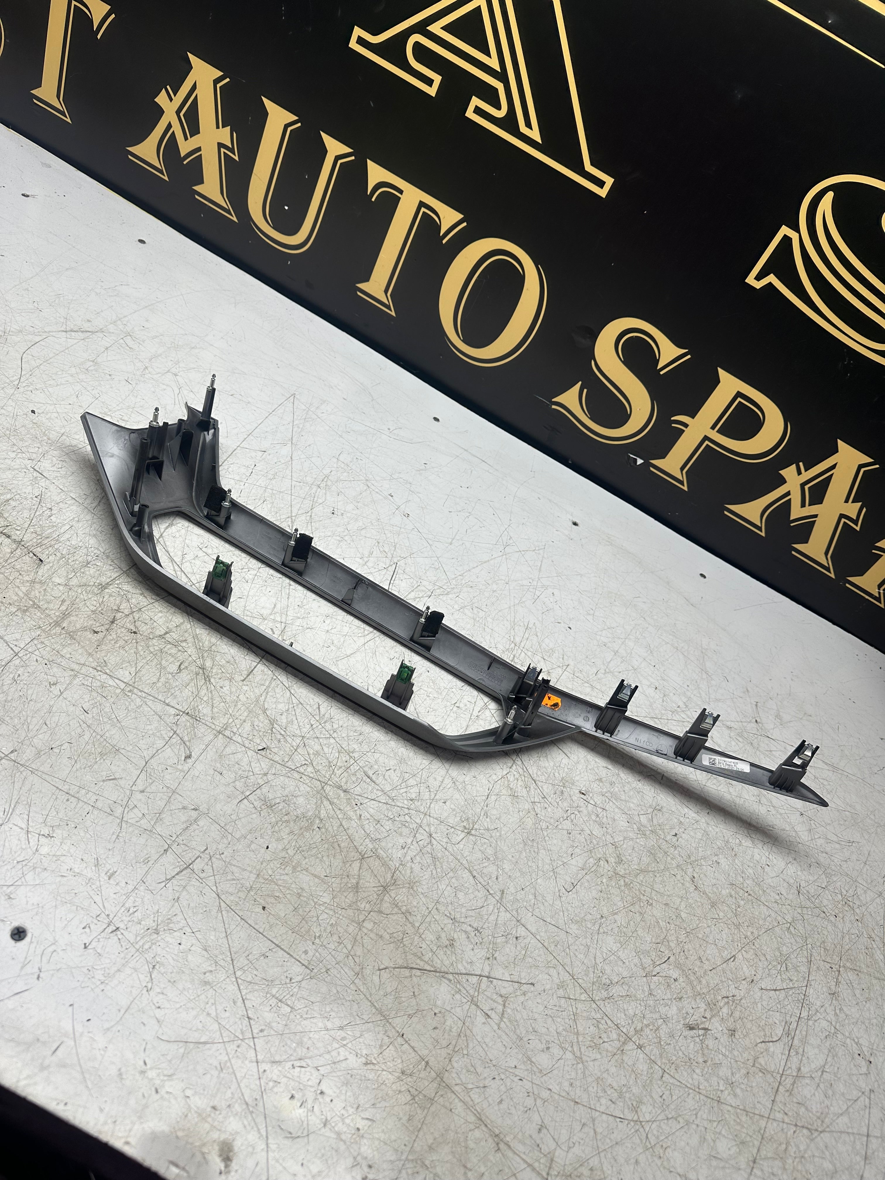 BMW 1 Series F40 Dashboard Centre Trim Cover (2020–Present)(6823305)