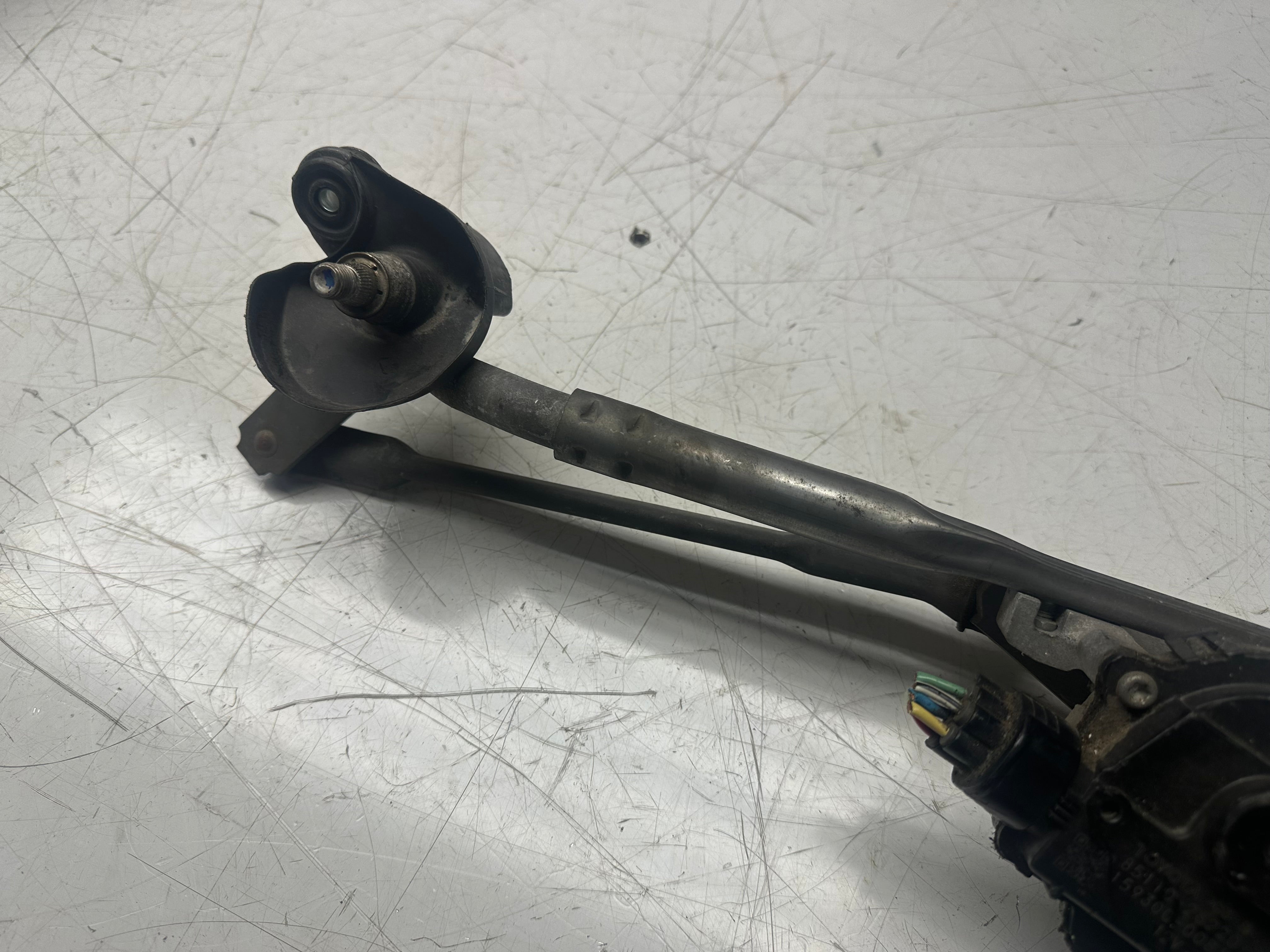 Toyota & Lexus 2005-2008 Front Wiper Motor & Linkage (85110-26220)