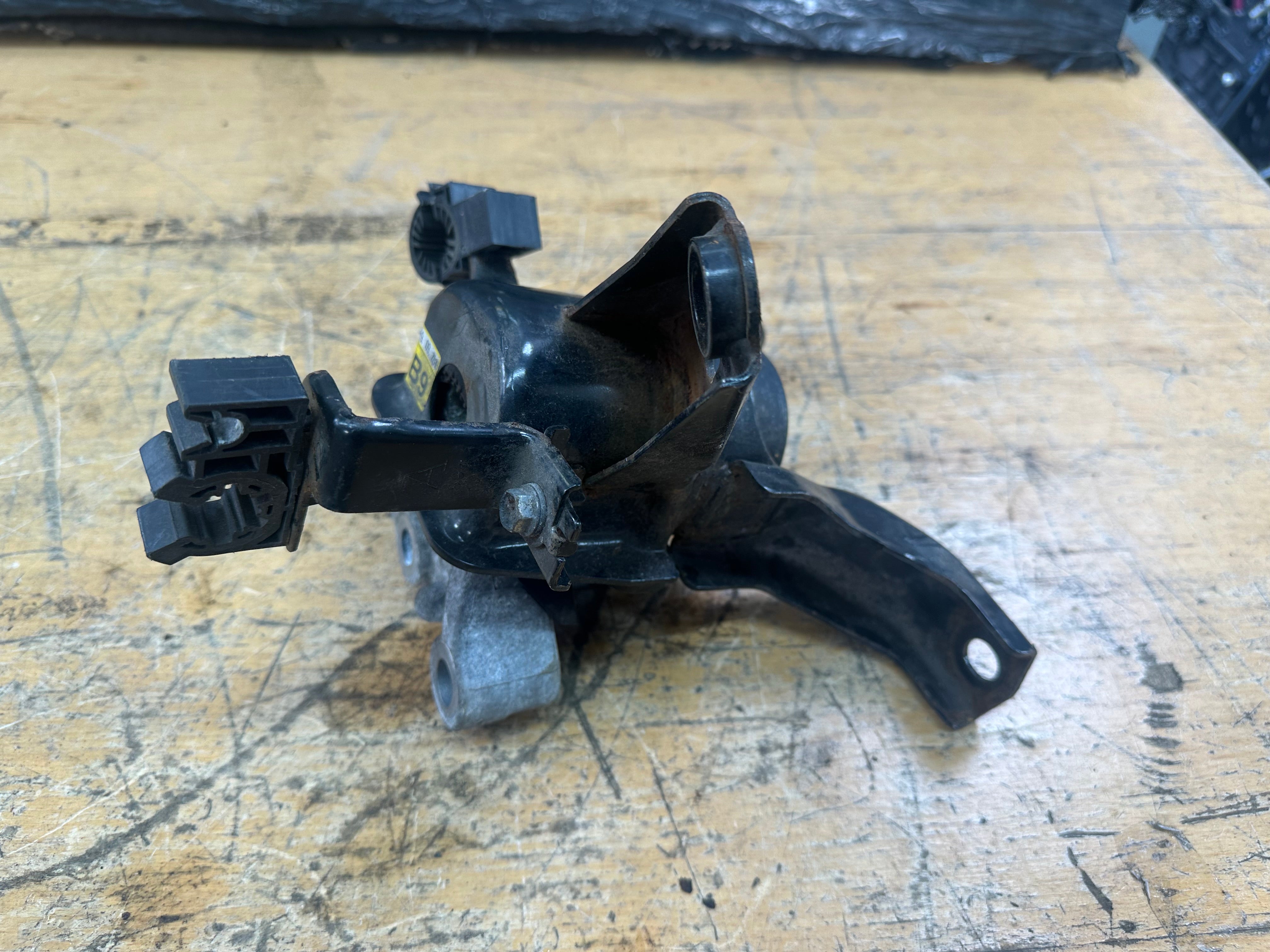 Toyota Auris 2016 Hybrid Engine Support Mount