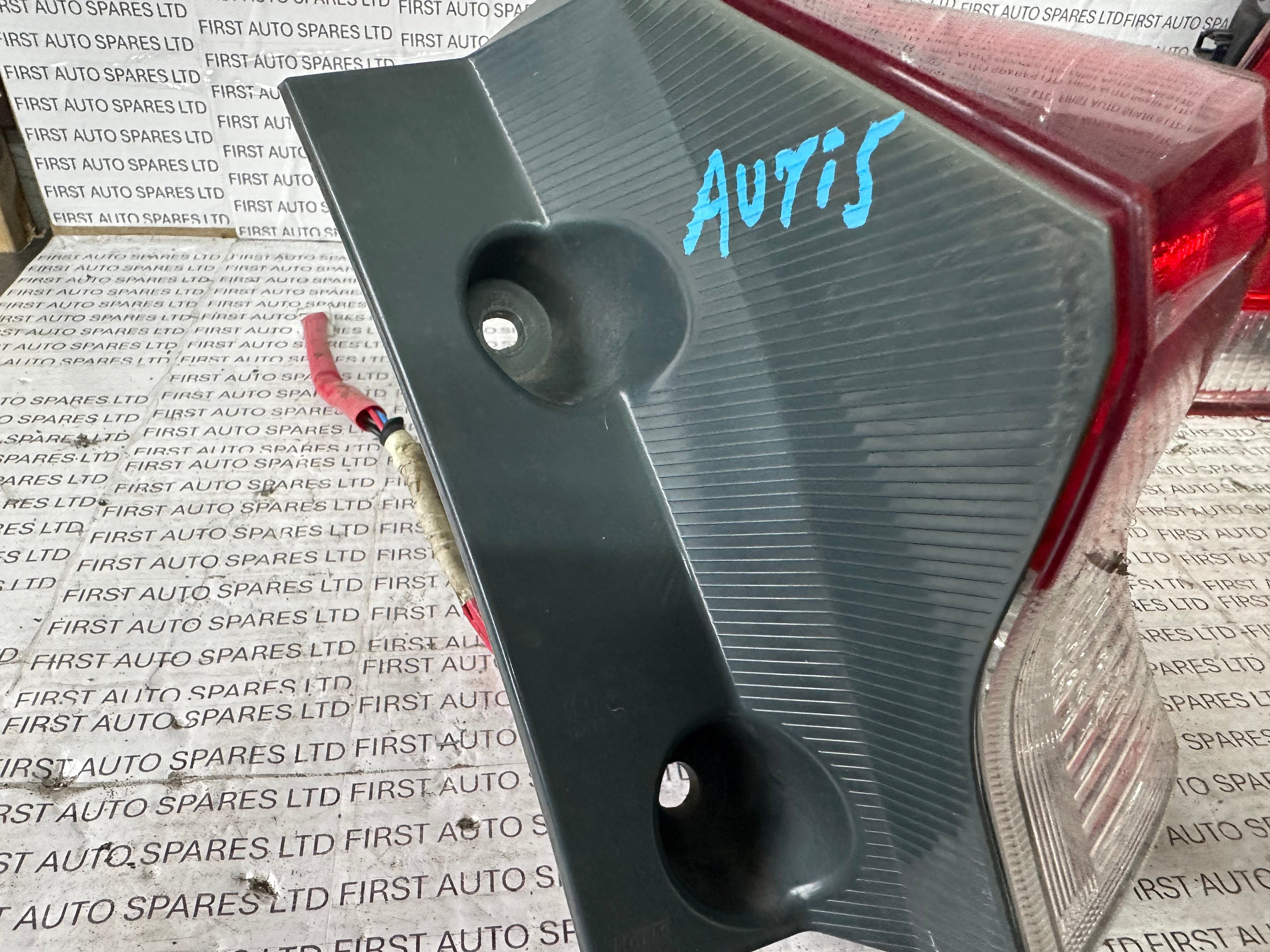 Toyota Auris Estate Right Rear Tail Light (02-353)