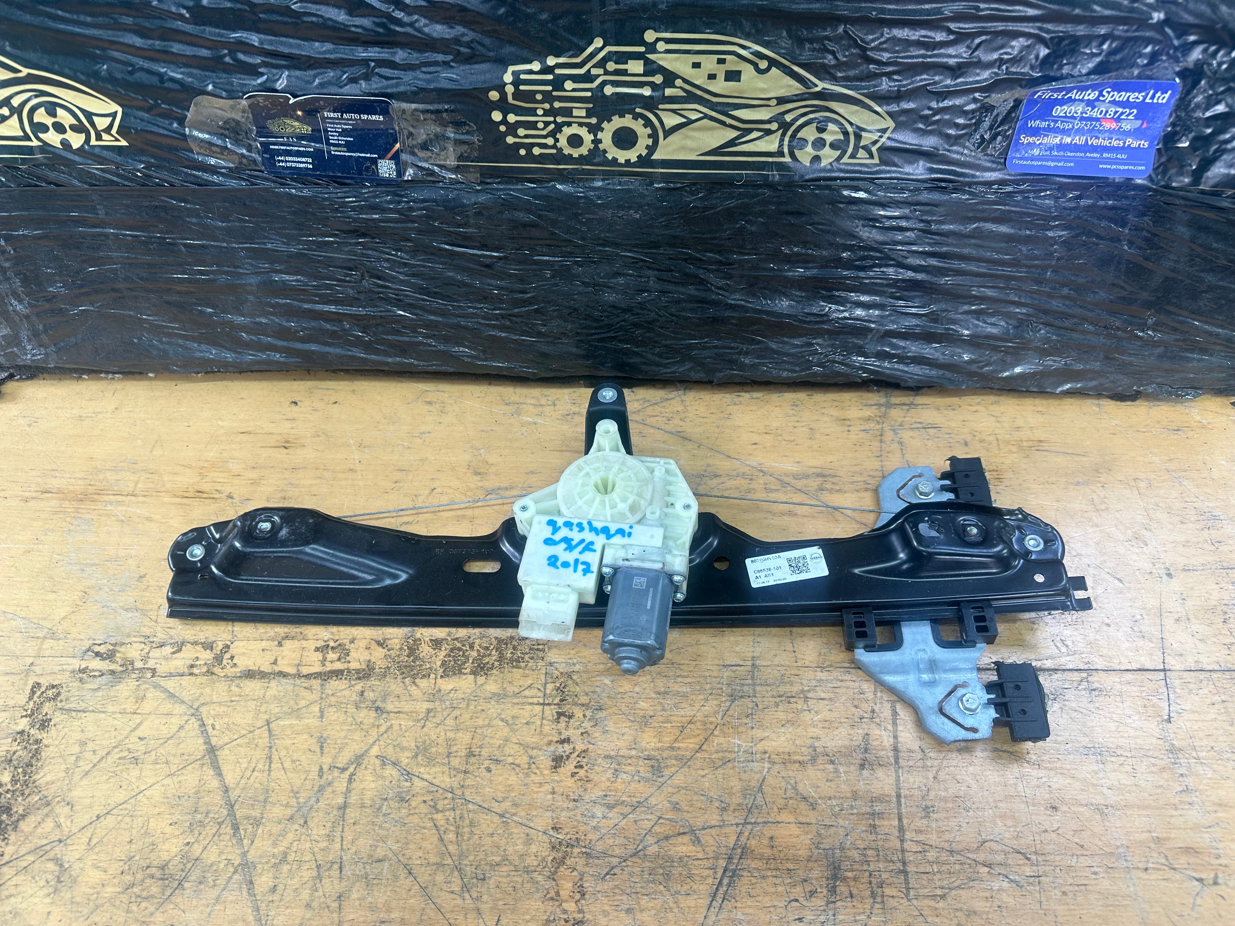 Nissan Qashqai J11 2017 Right Front O/S/F Window Regulator (80700 HV00A)