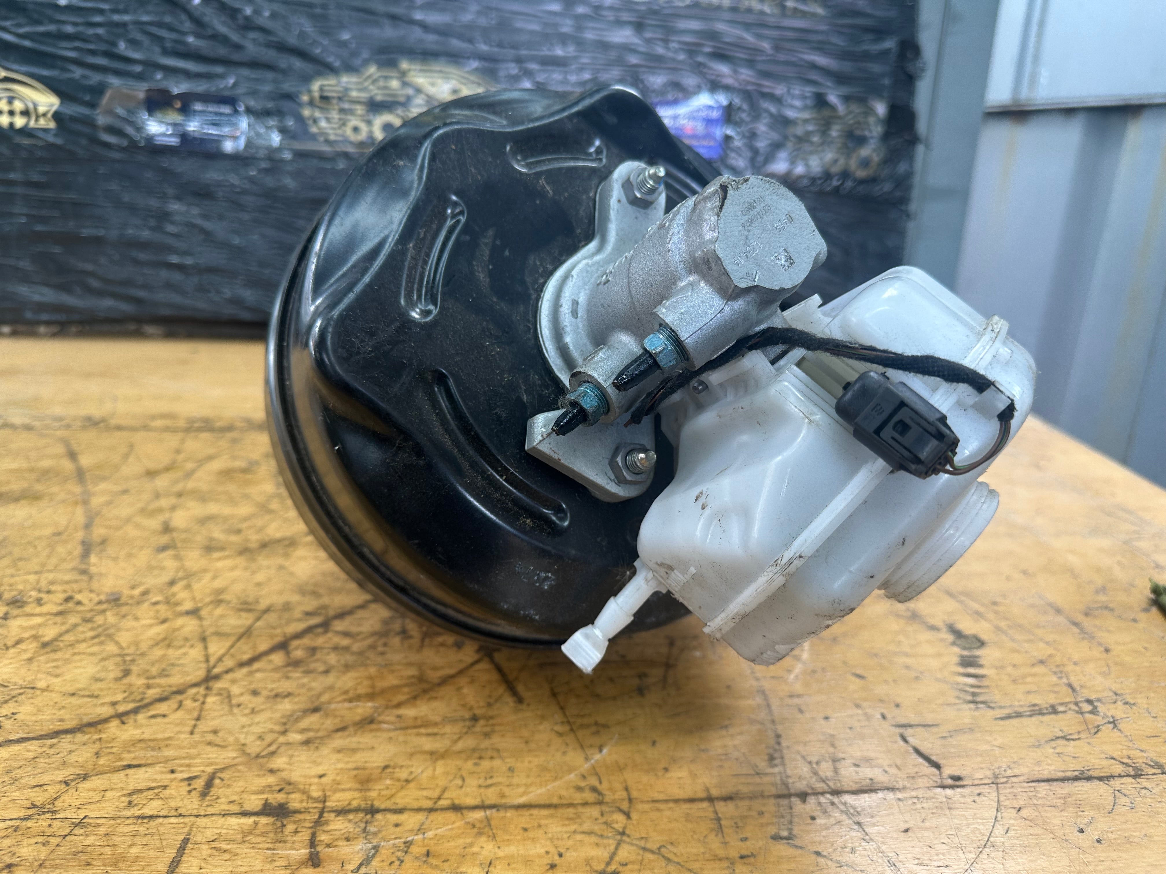 BMW 3 Series F30 2.0 Diesel Brake Servo & Master Cylinder (6798423)