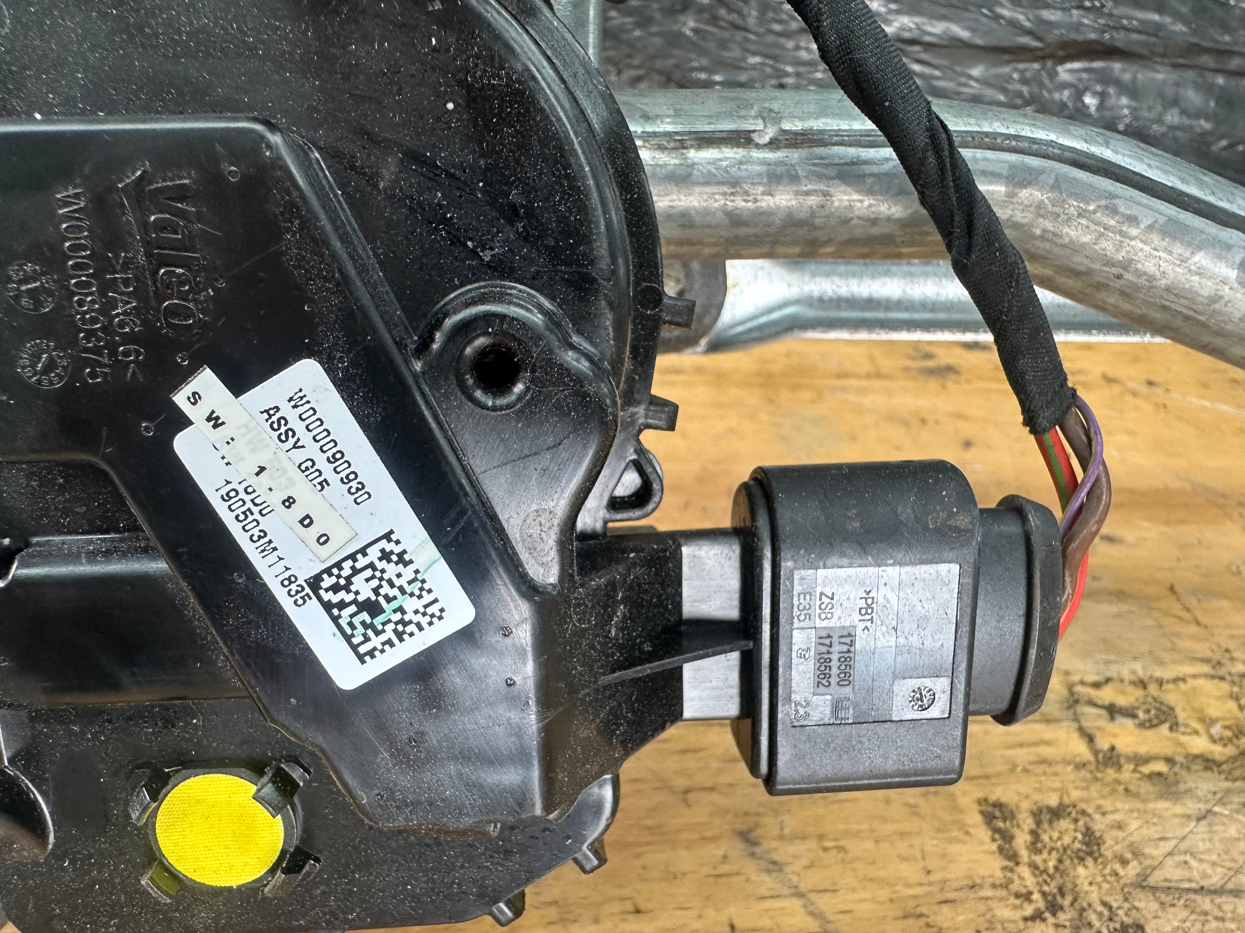 BMW X5 G05 / X6 G06 2019 Front Window Motor Regulator & Linkage (8739980)