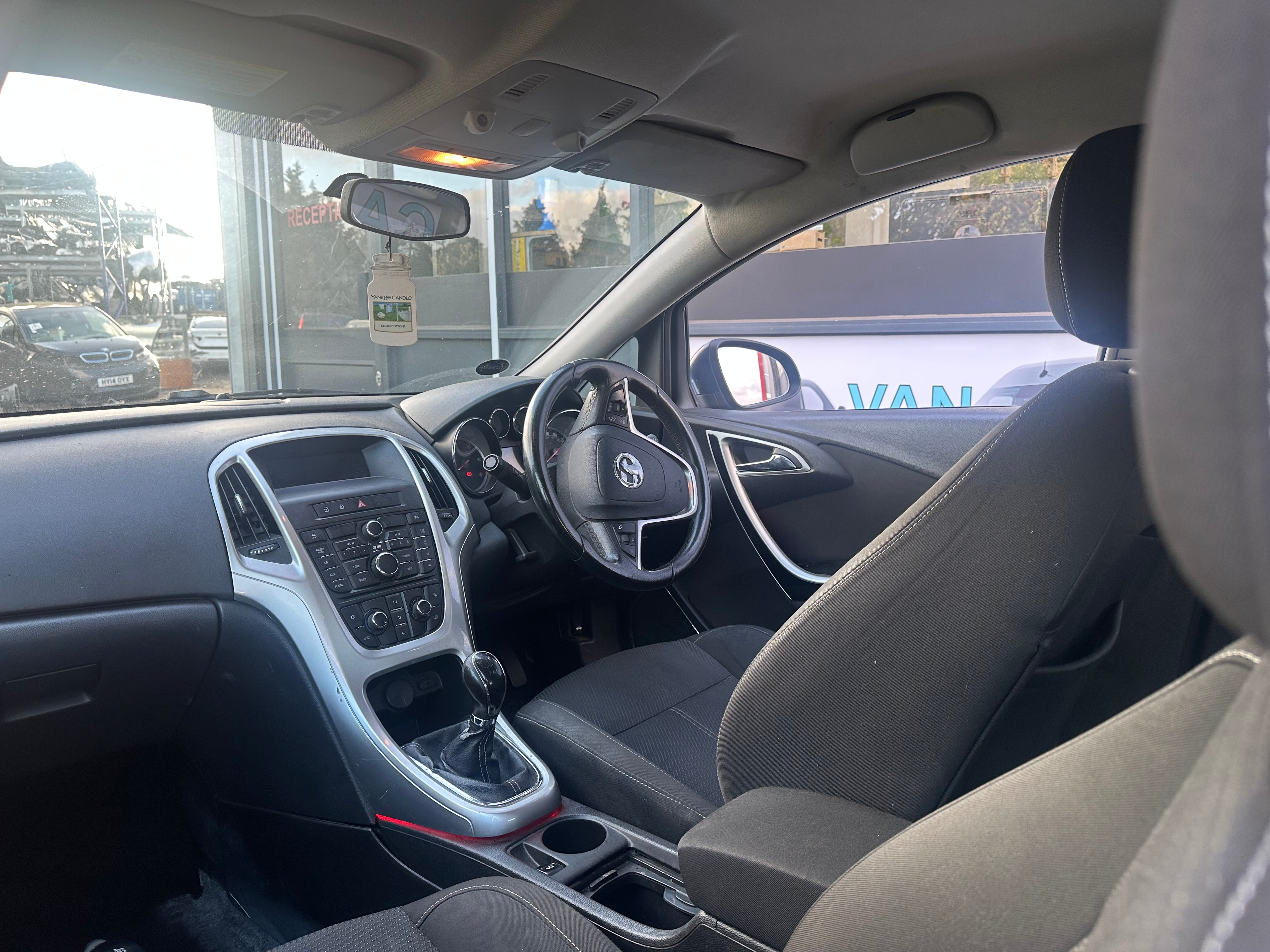 Vauxhall Astra SRi CDTi 2010 For Parts or Full Vehicle Sale (Price For A Wheel Nut Only)