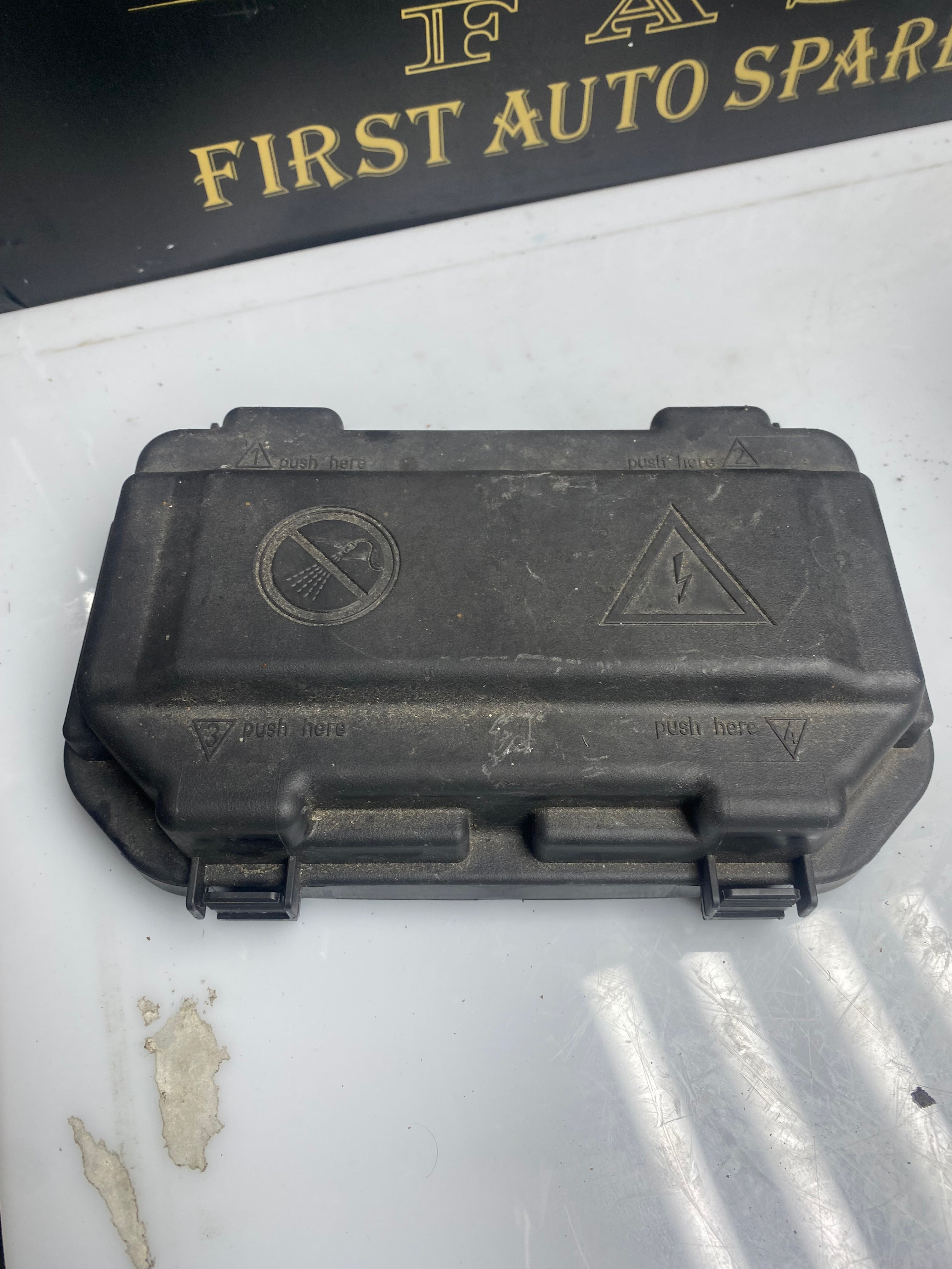 BMW 1/2/3/4 Series F20 F21 F22 F23 F30 F31 F32 F33 F36 Fuse Box 2016 (9224872)