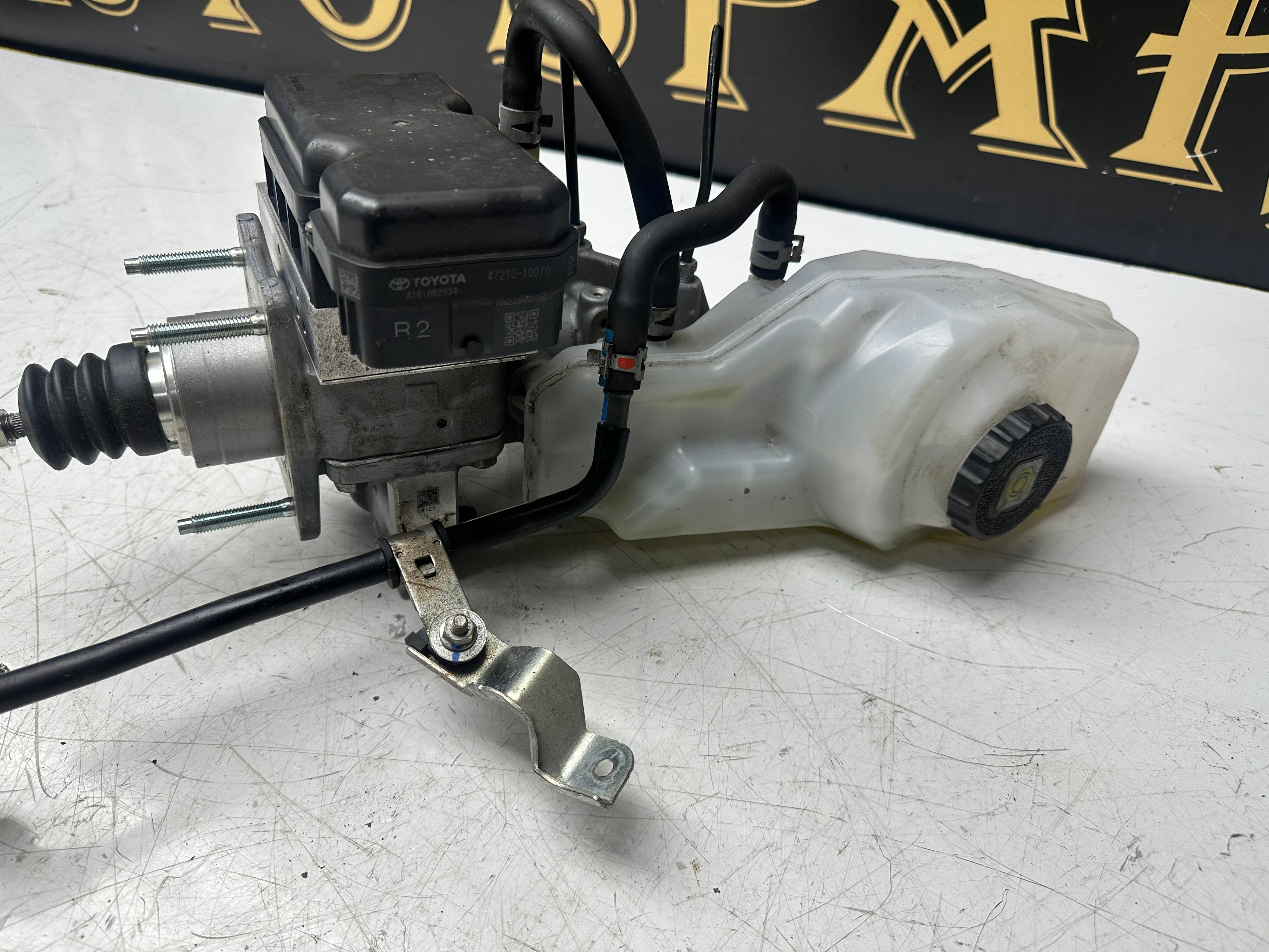 Toyota C-HR 2017 1.8 Hybrid Brake Master Cylinder Servo Booster (47210-10070)