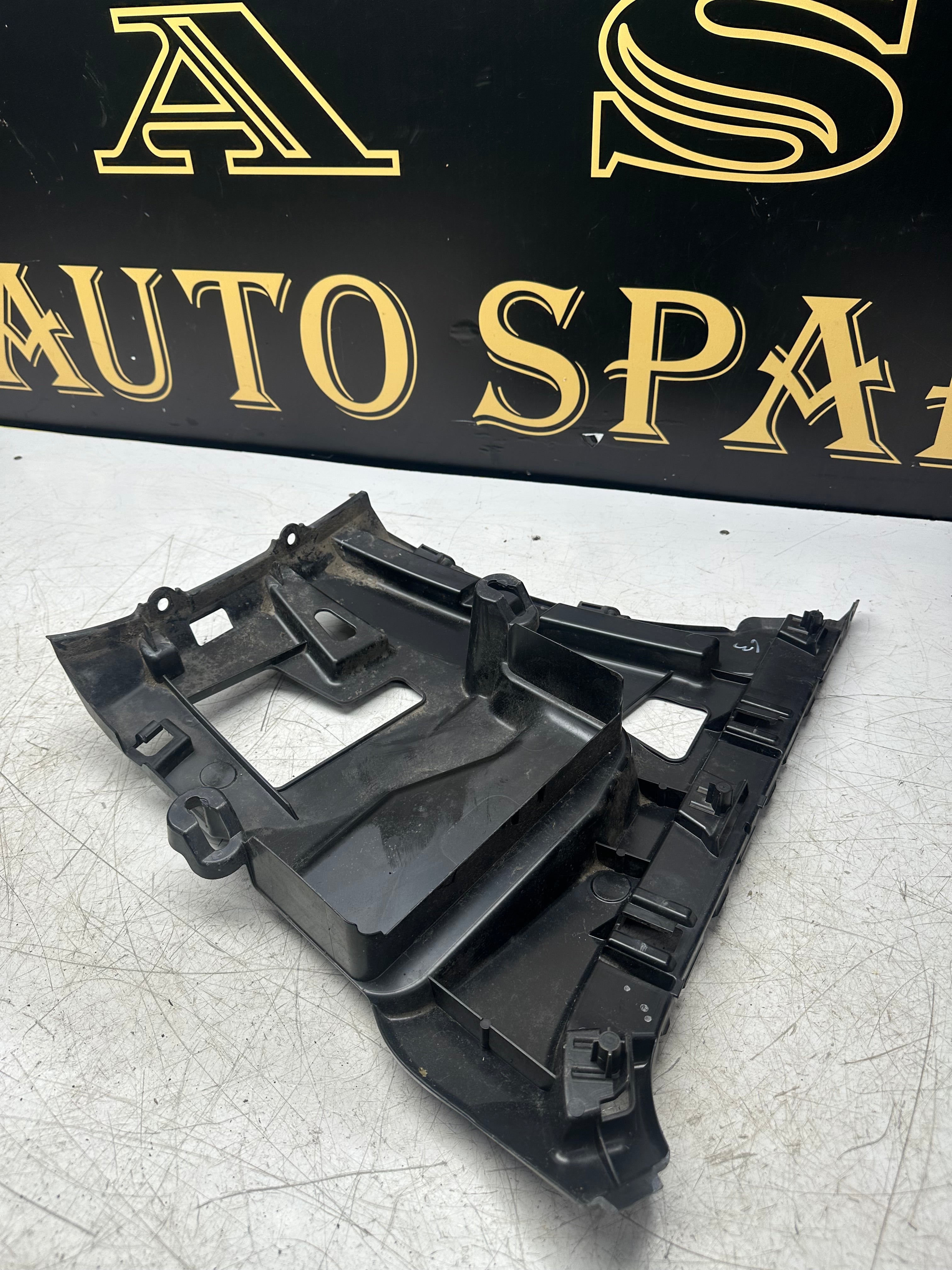 BMW 3 Series F30 Rear Right Bumper Guide (2011–2019)(51127384466)