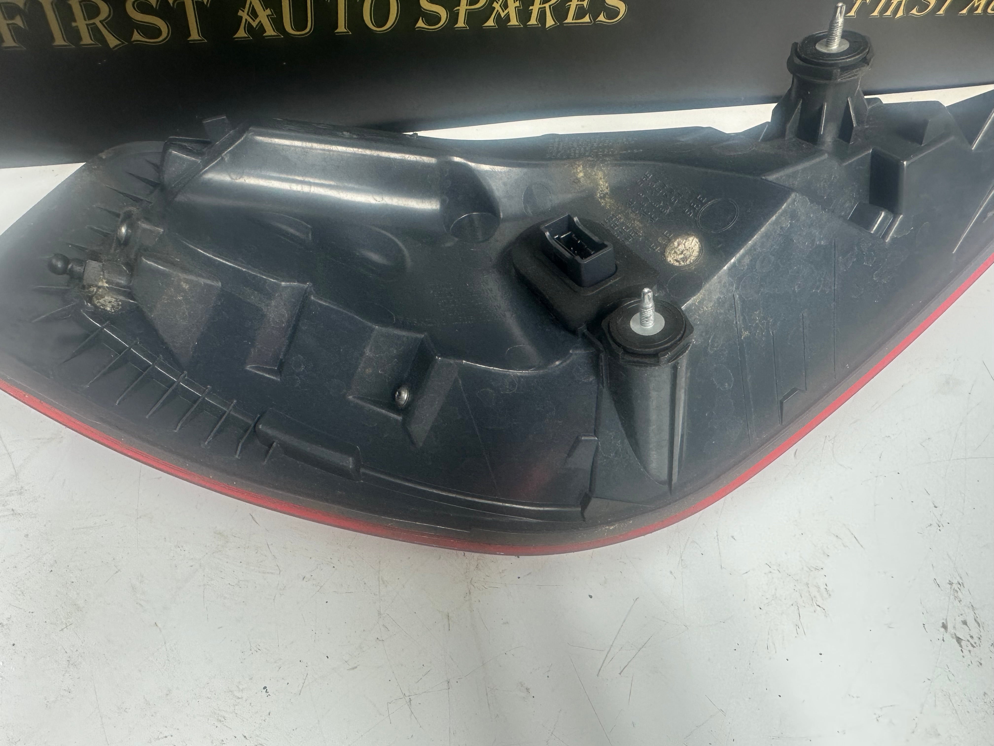 BMW 6 Series F12 2013-2019 Right Rear Tail Light (89505160) (63.21-7210576-08)