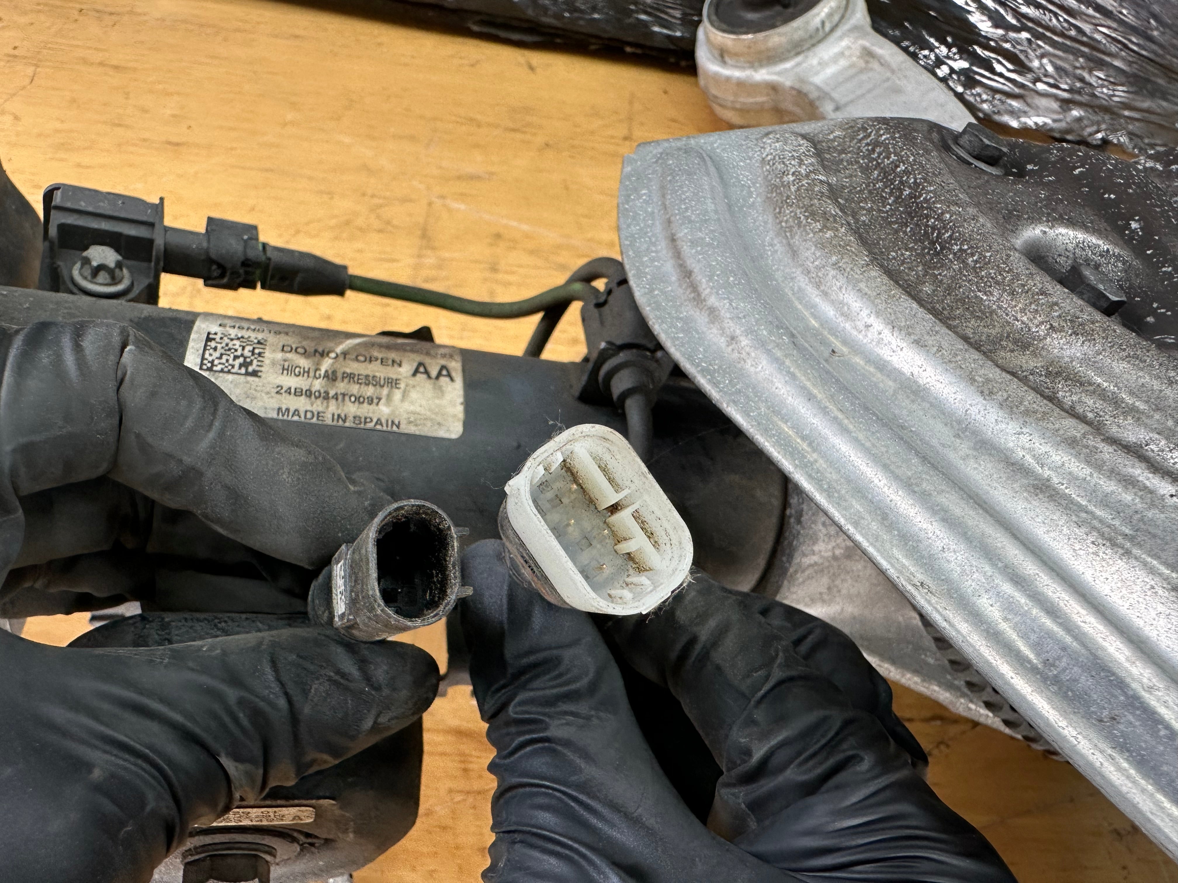 BMW 3 2019–24 Left Side Front Suspension Leg Complete M Sport (6891169 / 10817611)