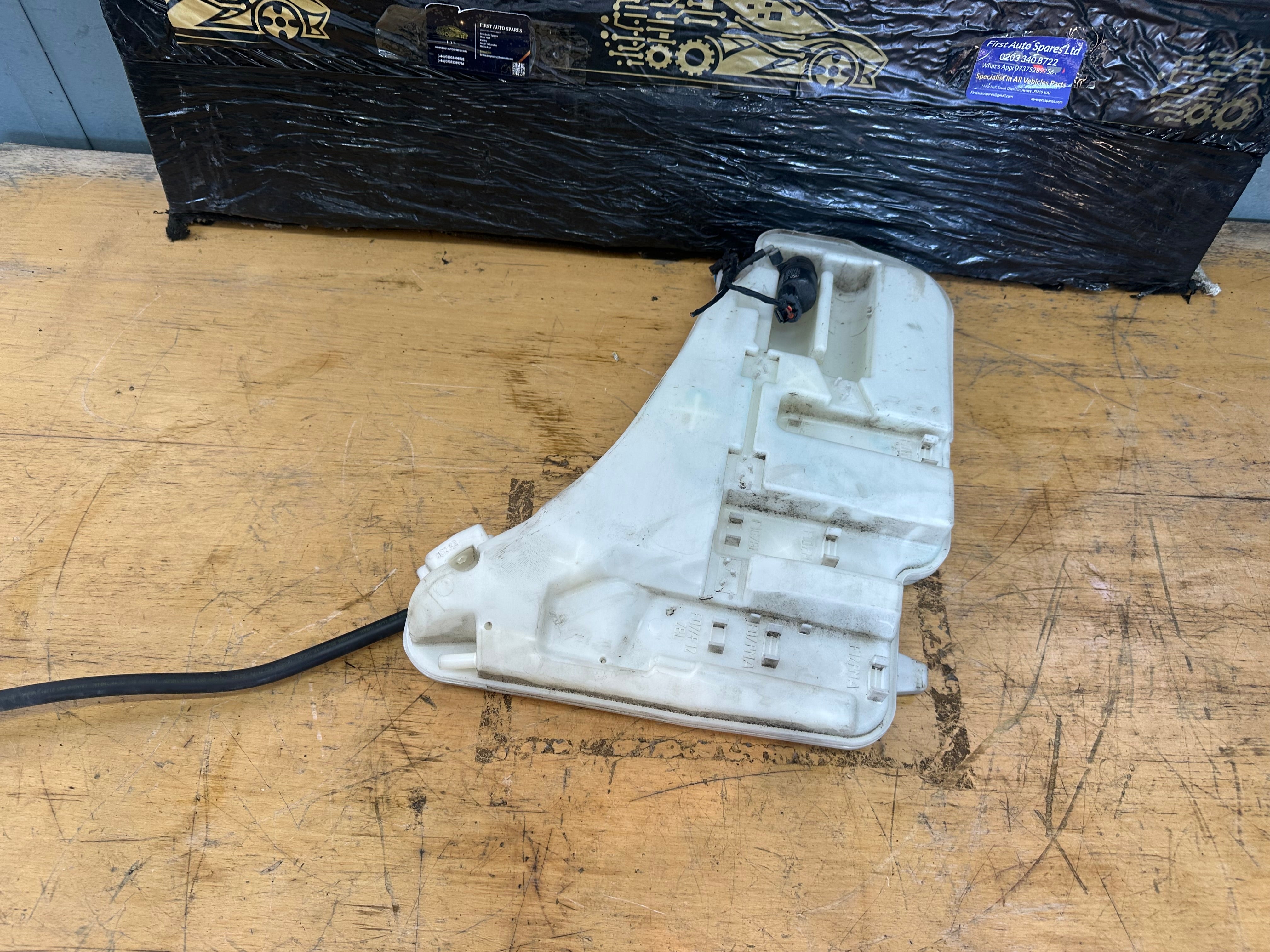 BMW 5 Series 520d 2010–2014 Washer Bottle & Motor (132640-11)