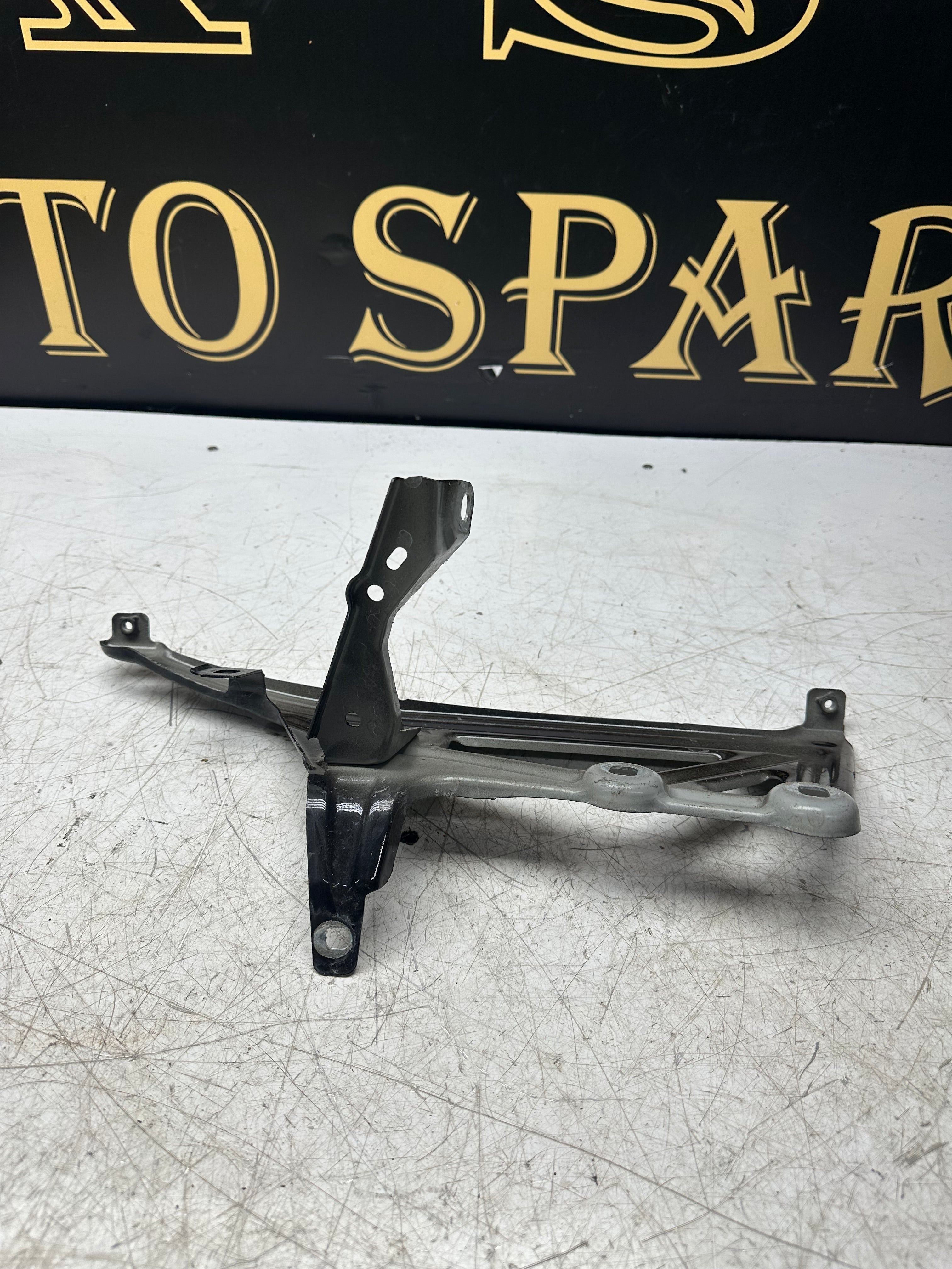 BMW X1 F48 Wing Panel Bracket Set – Left Passenger Side (7329447)