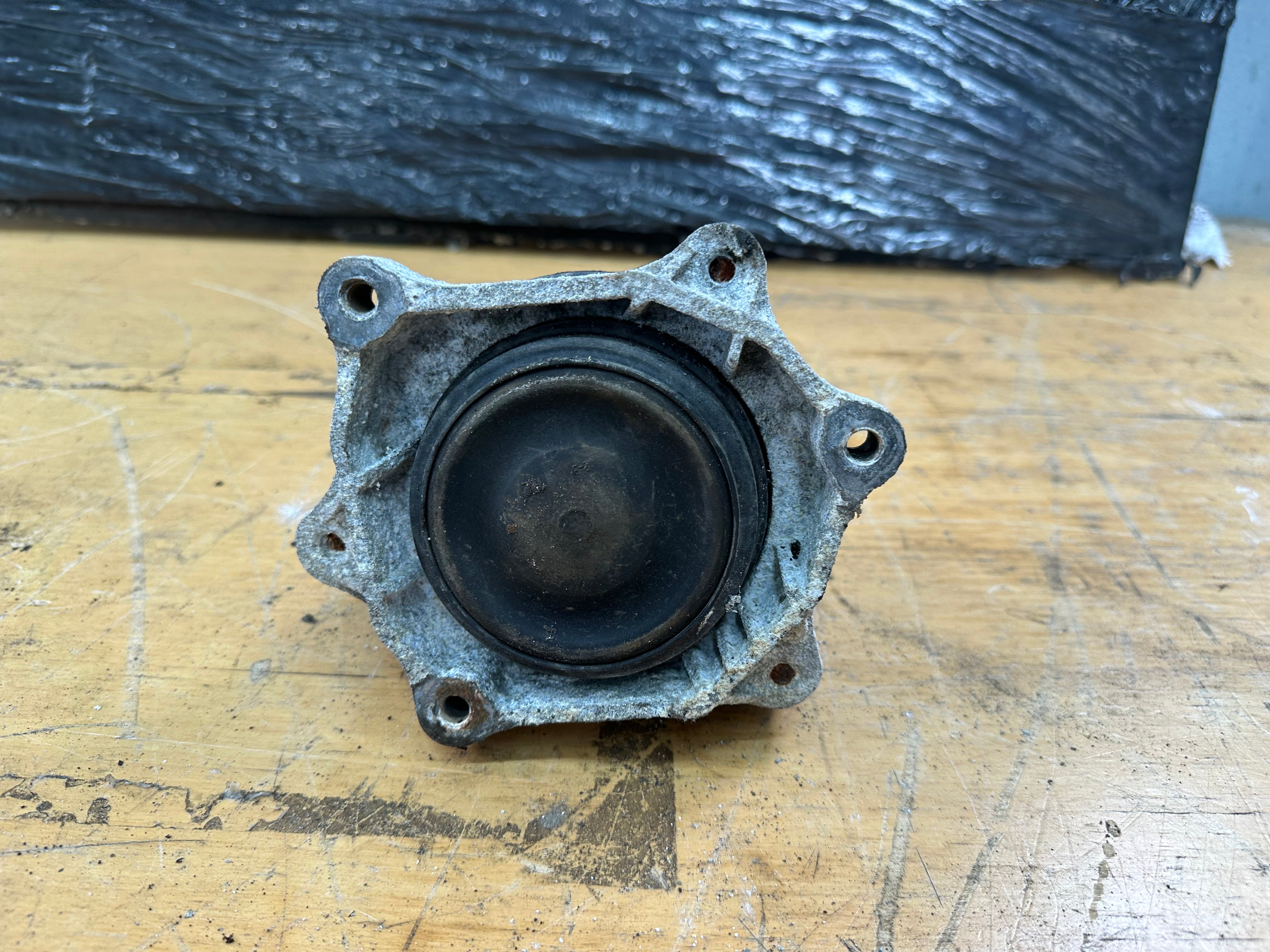 BMW 1, 3, 4 Series Right Side Engine Mount (6859412-01)
