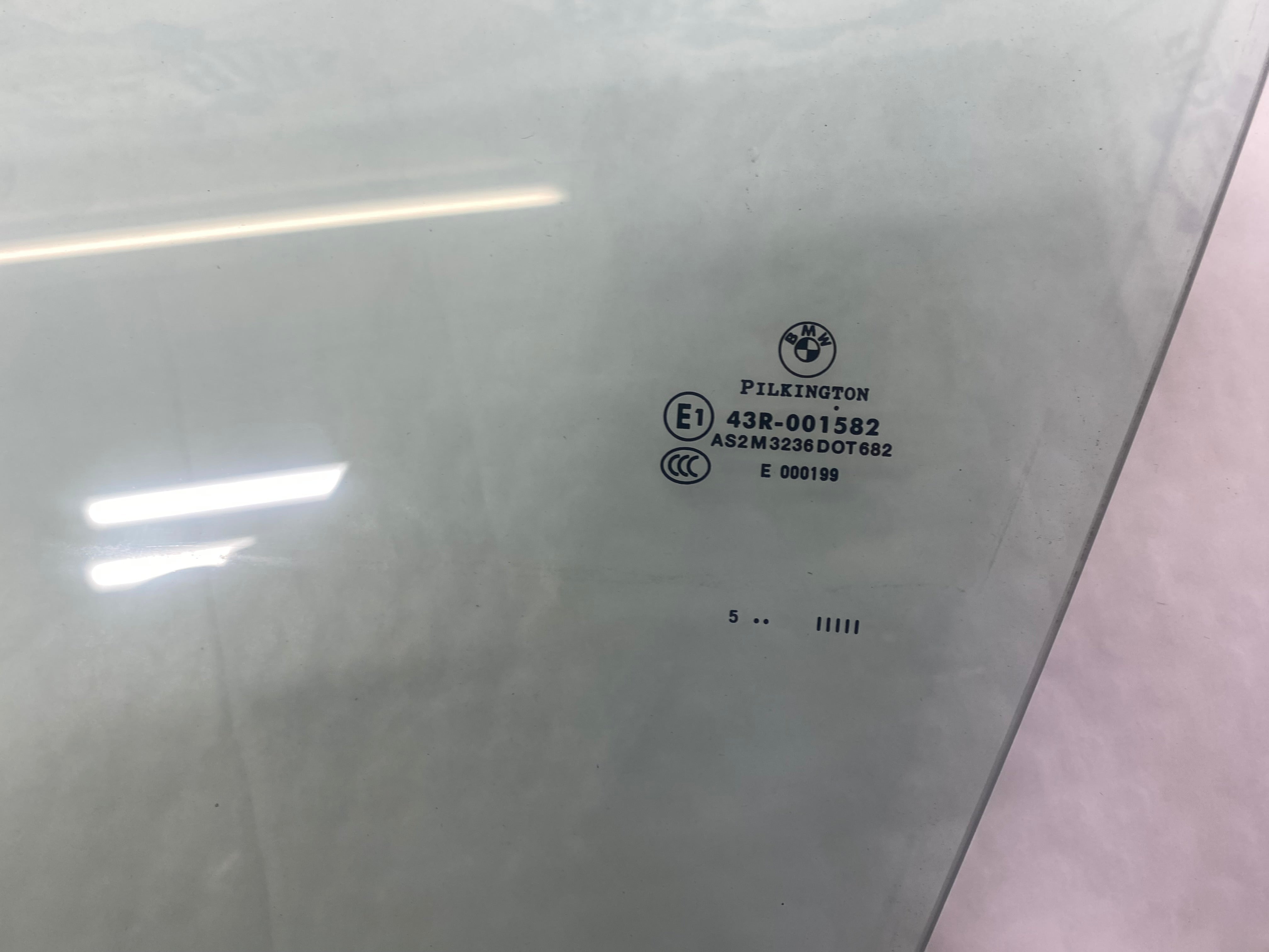 BMW E87 Front Passenger Side Window Glass – 2004–2011